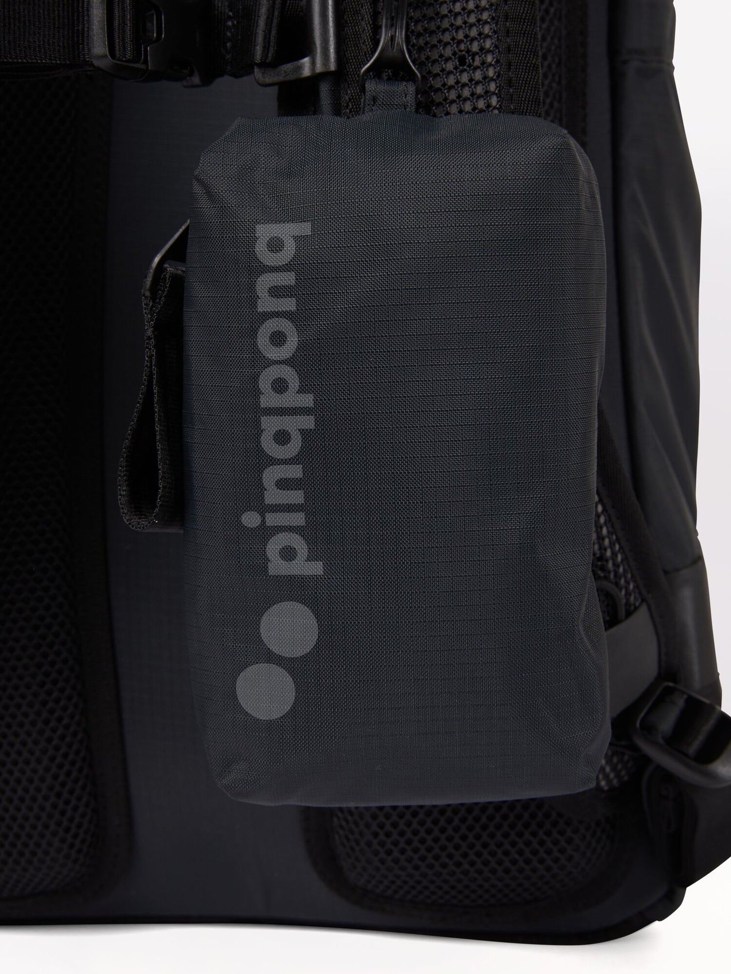Pinqponq-Komut-Medium-Pure-Black-Detail