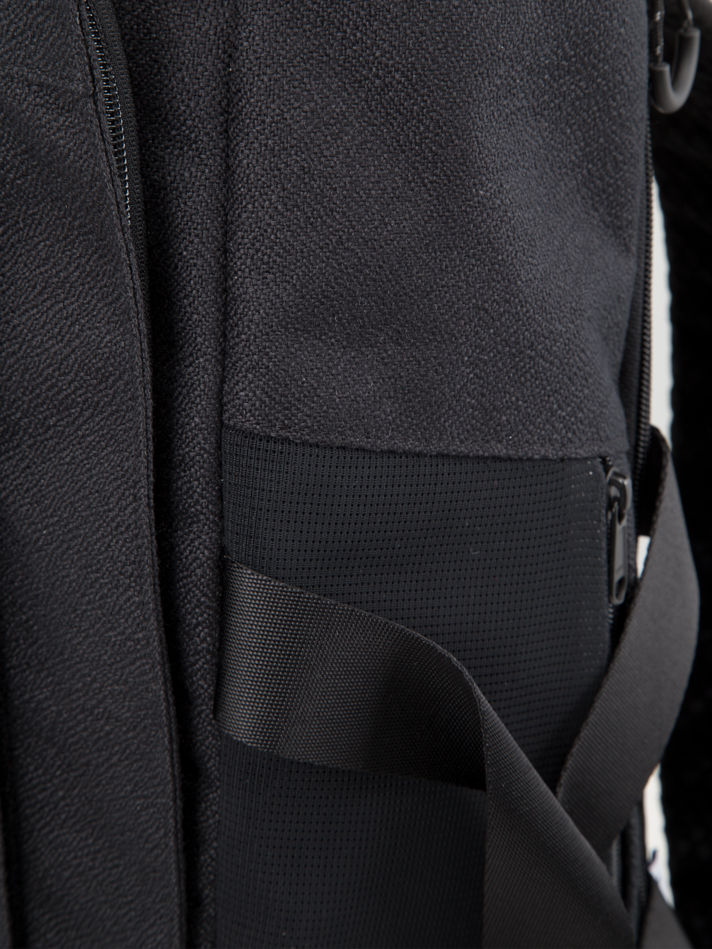 pinqponq-backpack-Blok-Large-Licorice-Black-detail