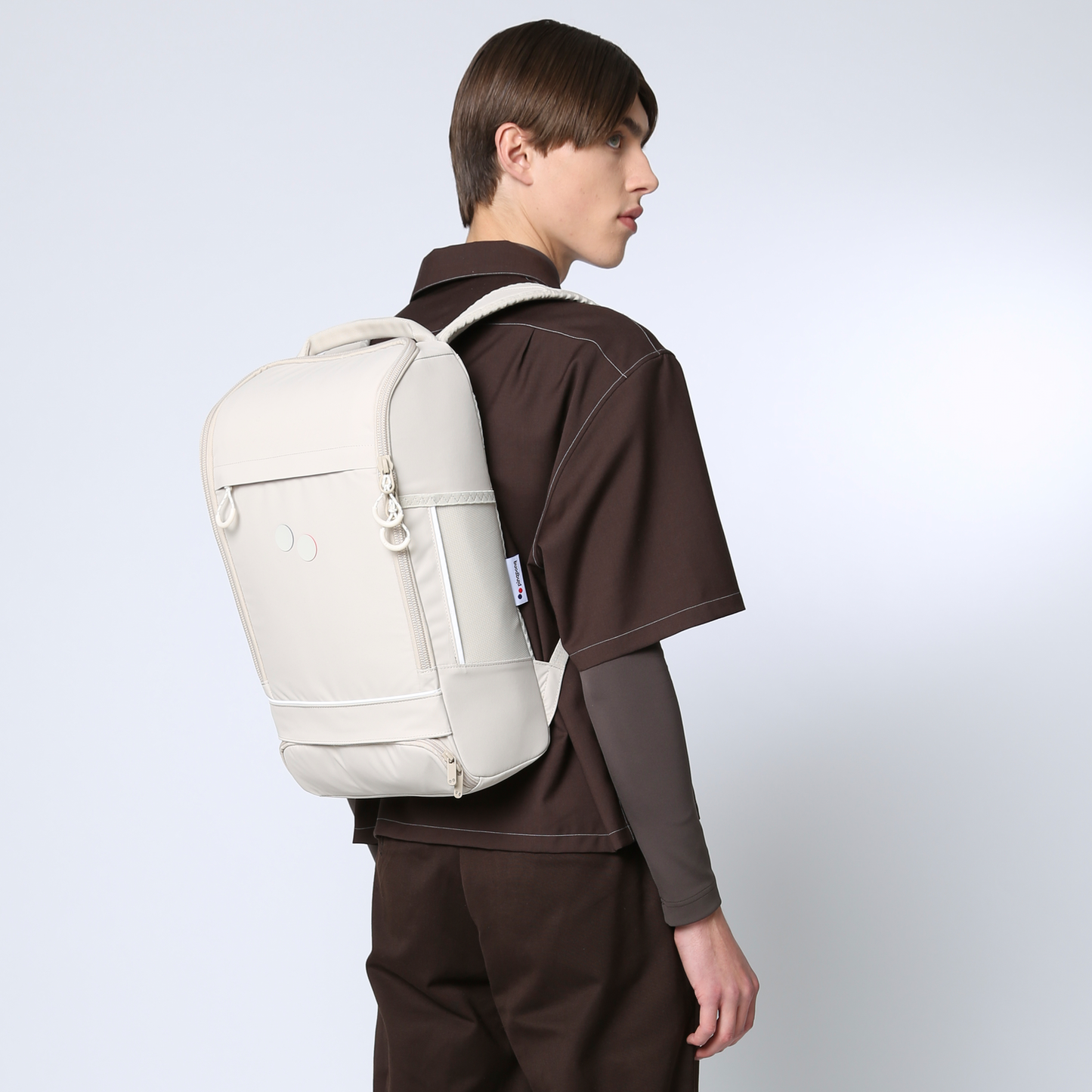 pinqponq-backpack-Cubik-Medium-Cliff-Beige-model-side