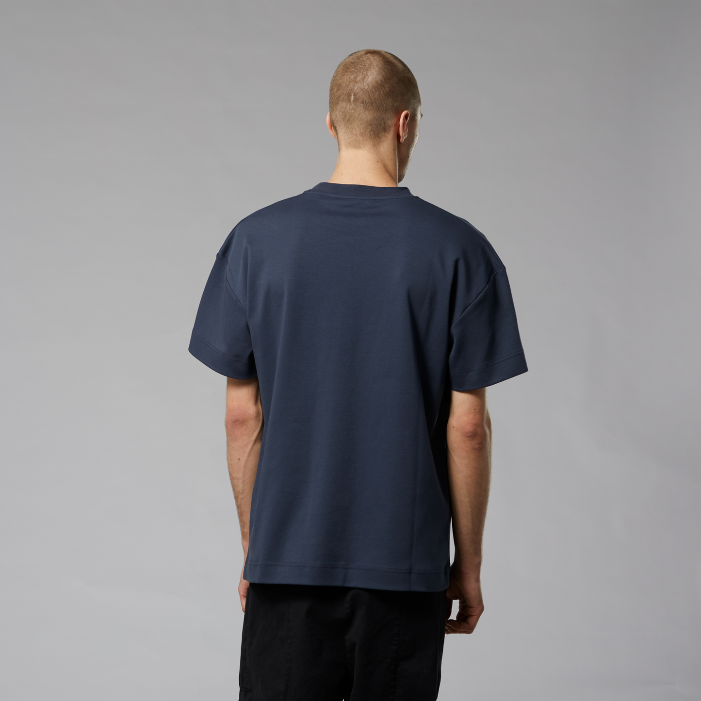 pinqponq-T-Shirt-Unisex-Currant-Blue-model-back