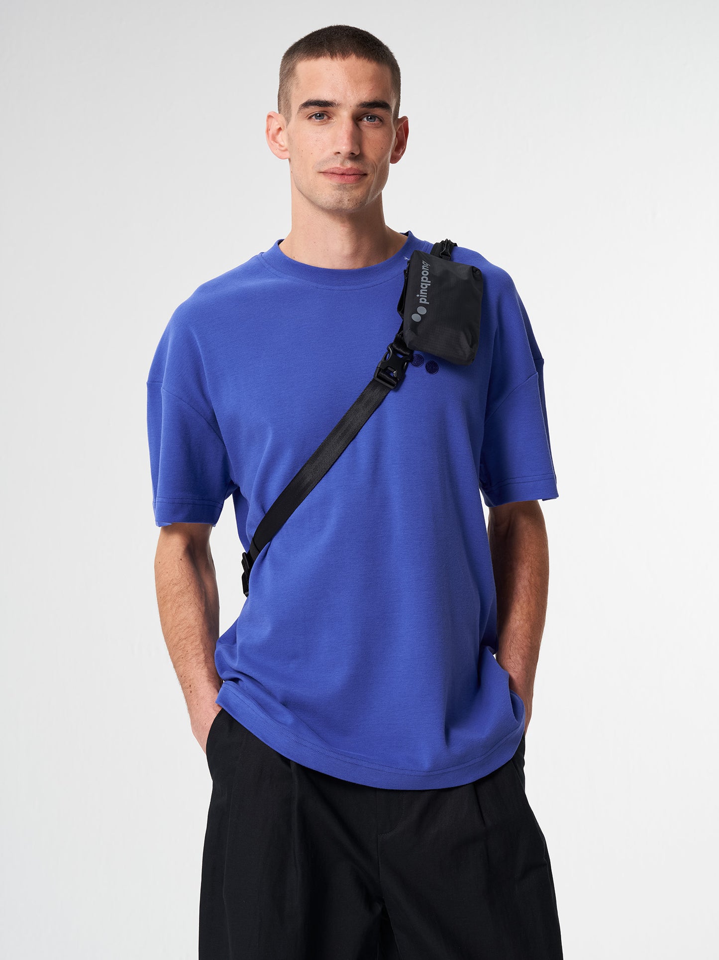 pinqponq-Aksel-Pure-Black-model-front