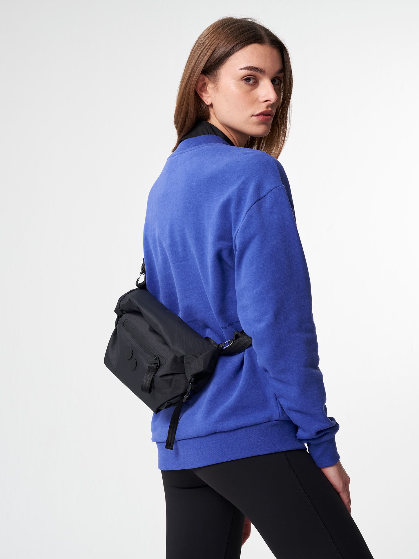 pinqponq-Aksel-Pure-Black-model-back