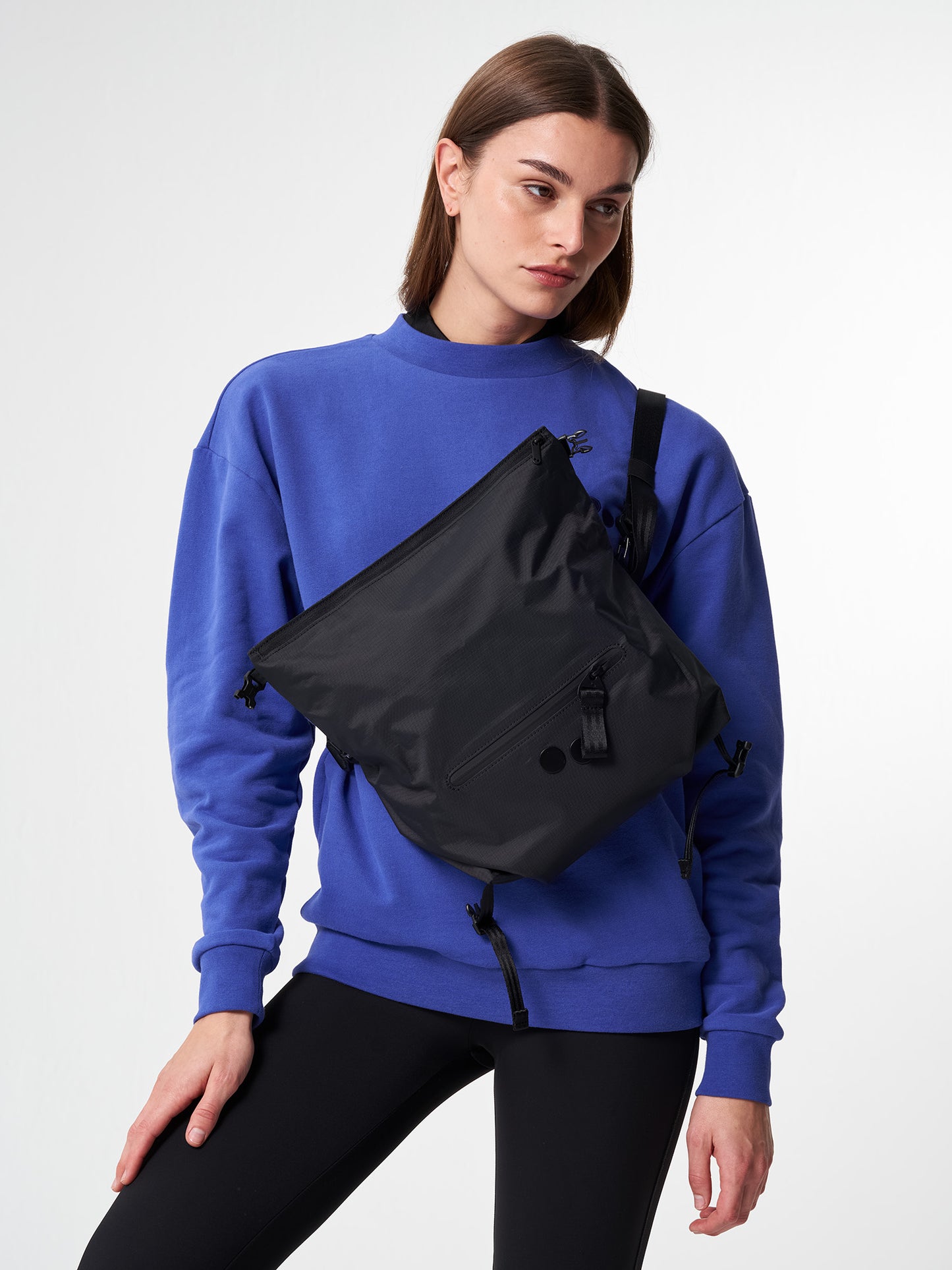 pinqponq-Aksel-Pure-Black-model-front-detail