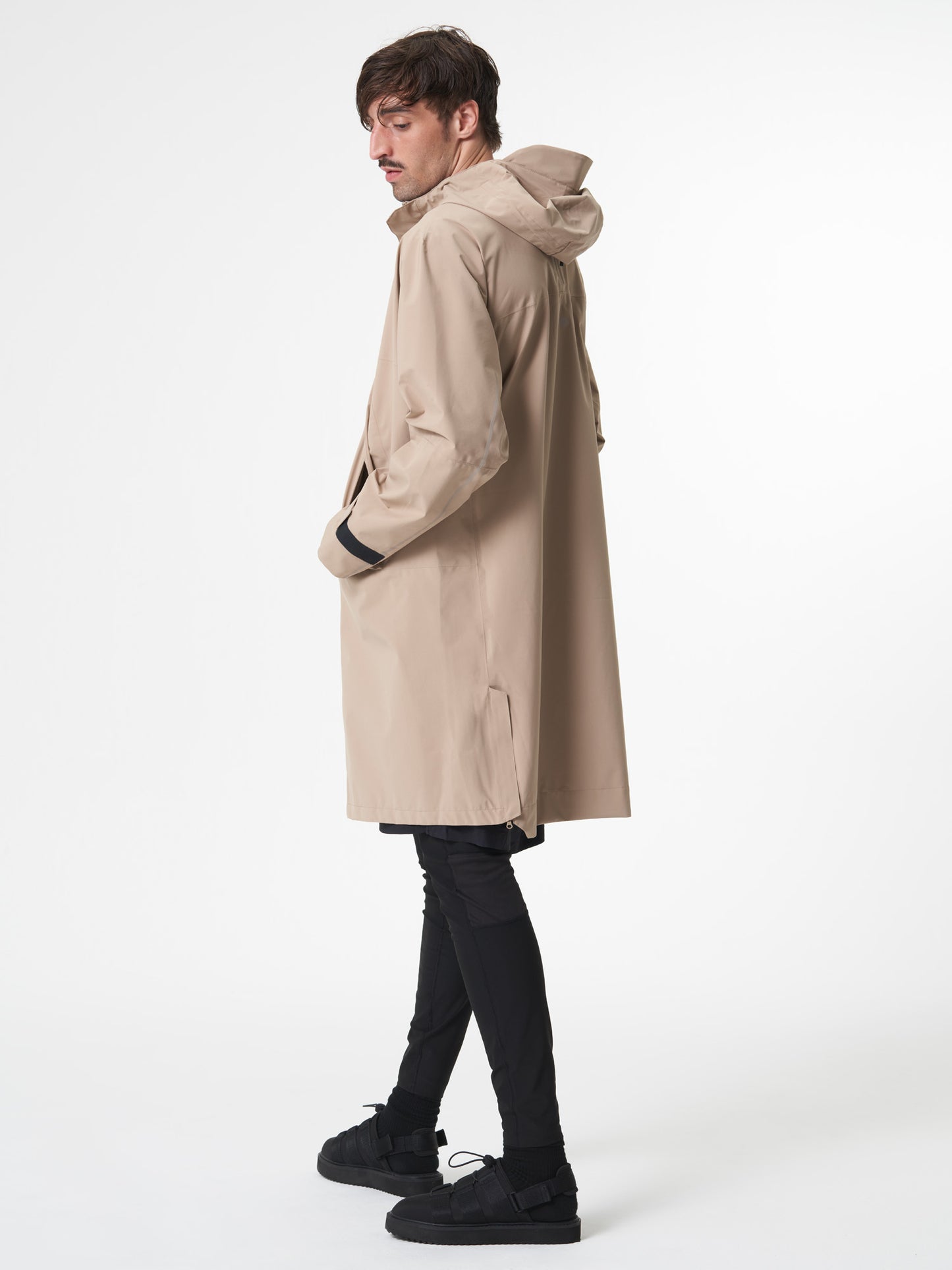 pinqponq-Aestech-rain-Parka-Caramel-Khaki-unisex-model-side