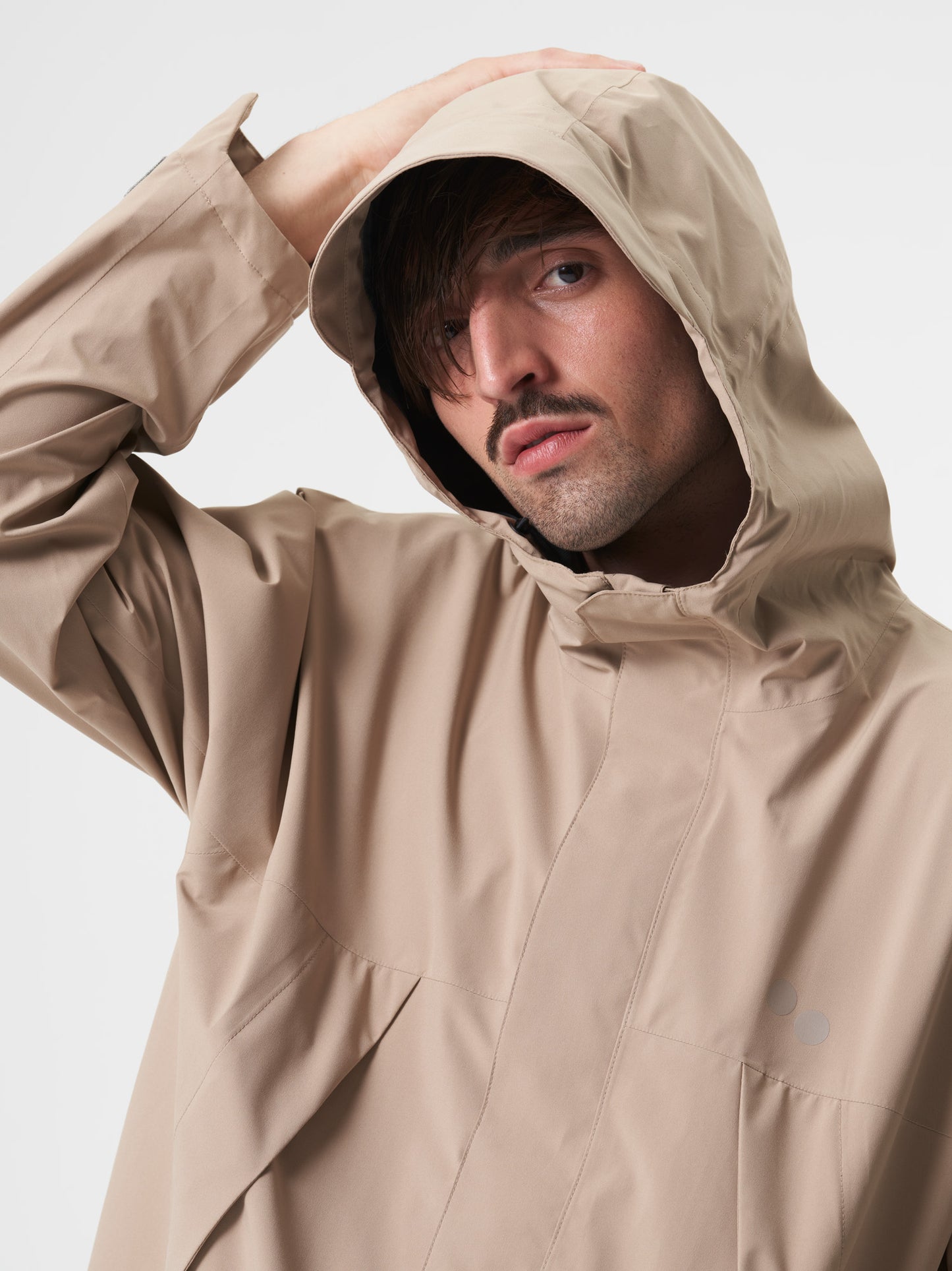 pinqponq-Aestech-rain-Parka-Caramel-Khaki-unisex-model