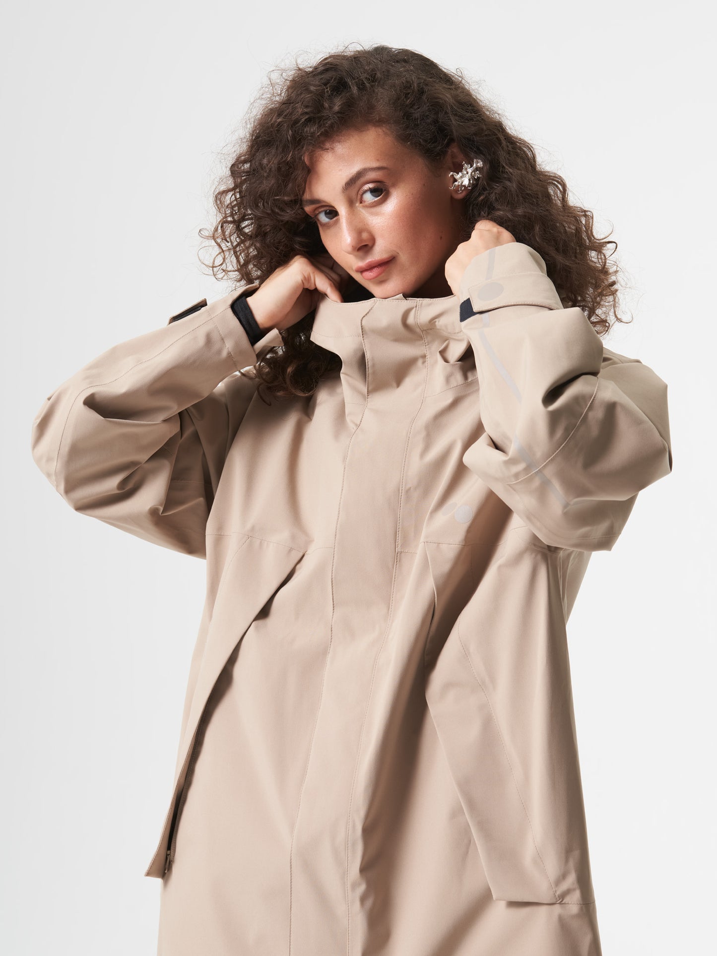 pinqponq-Aestech-rain-Parka-Caramel-Khaki-unisex-model-front