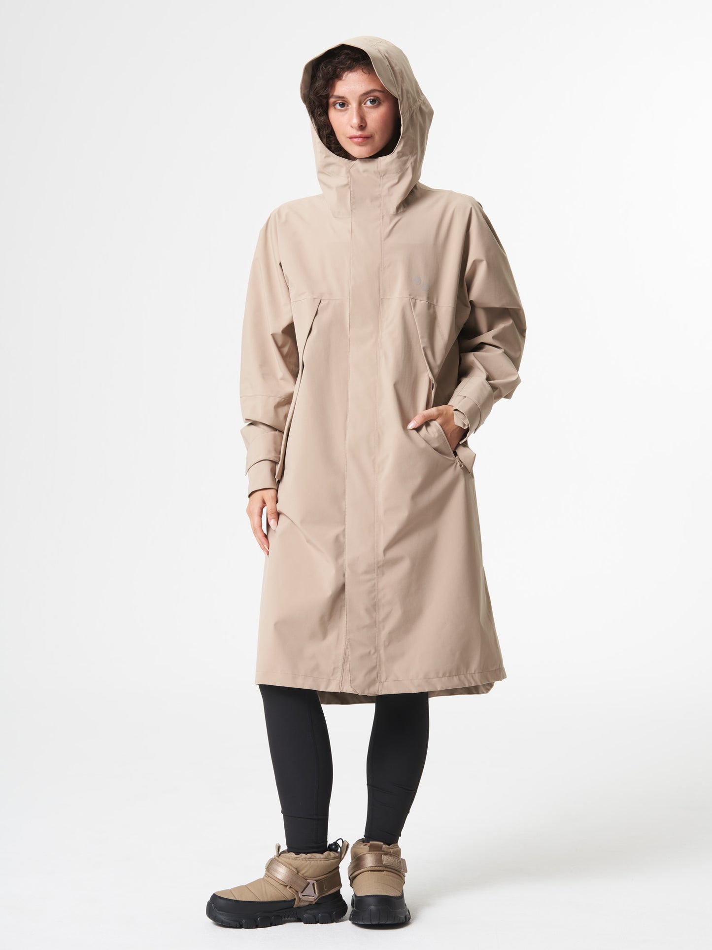 pinqponq-Aestech-rain-Parka-Caramel-Khaki-unisex-model-front