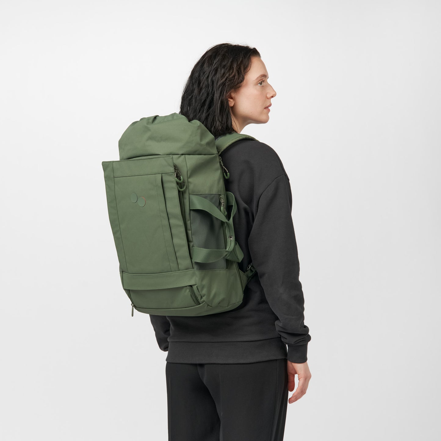 pinqponq-backpack-Blok-Medium-Forester-Olive-model-side