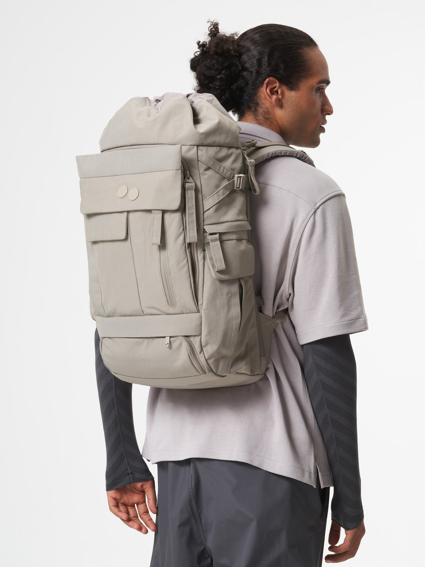 pinqponq-backpack-Blok-Large-Crinkle-Taupe-model-side