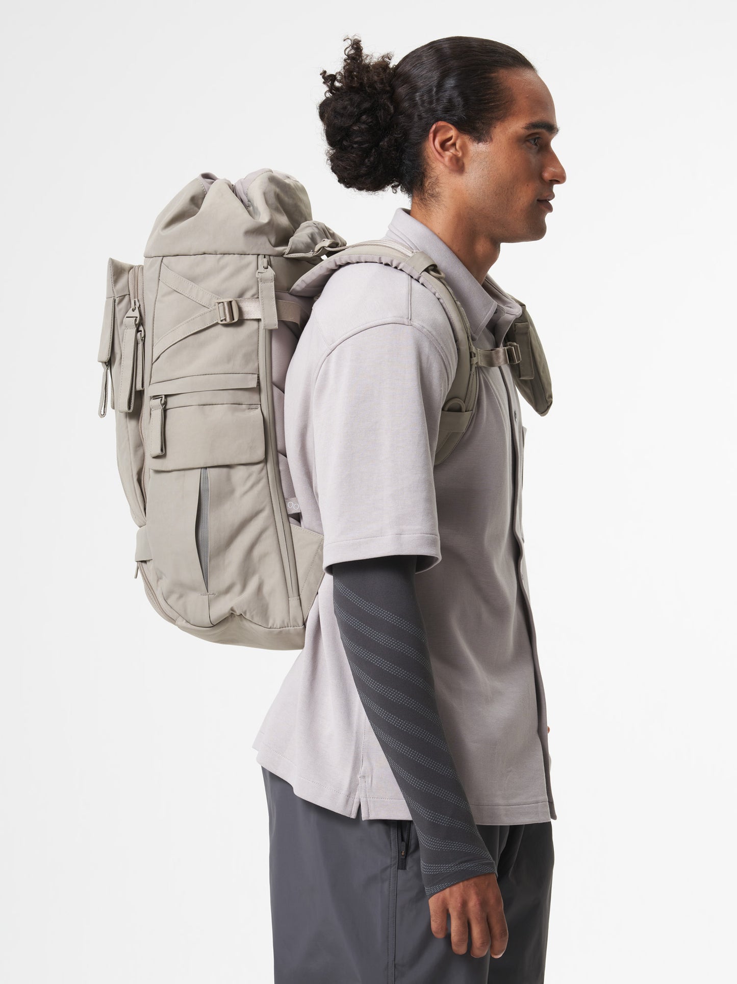 pinqponq-backpack-Blok-Large-Crinkle-Taupe-model-side