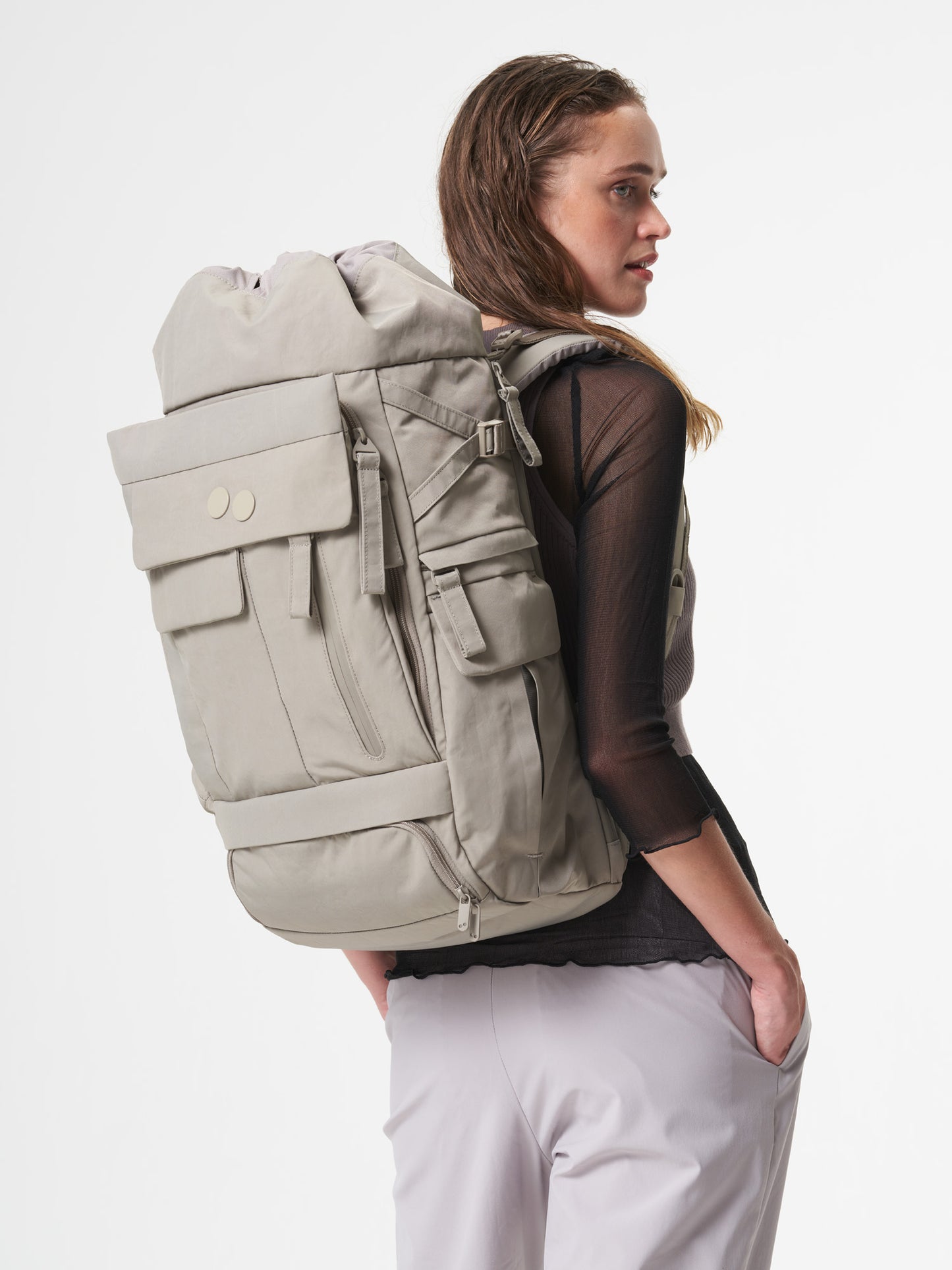 pinqponq-backpack-Blok-Large-Crinkle-Taupe-model-side