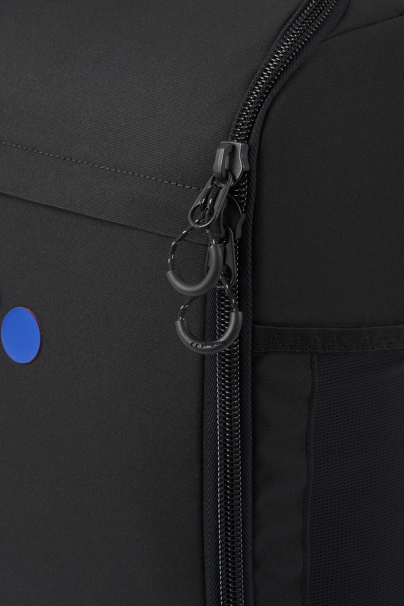 pinqponq-Cubik-Medium-Black-Poppy-Blue-Dots-closeup-details