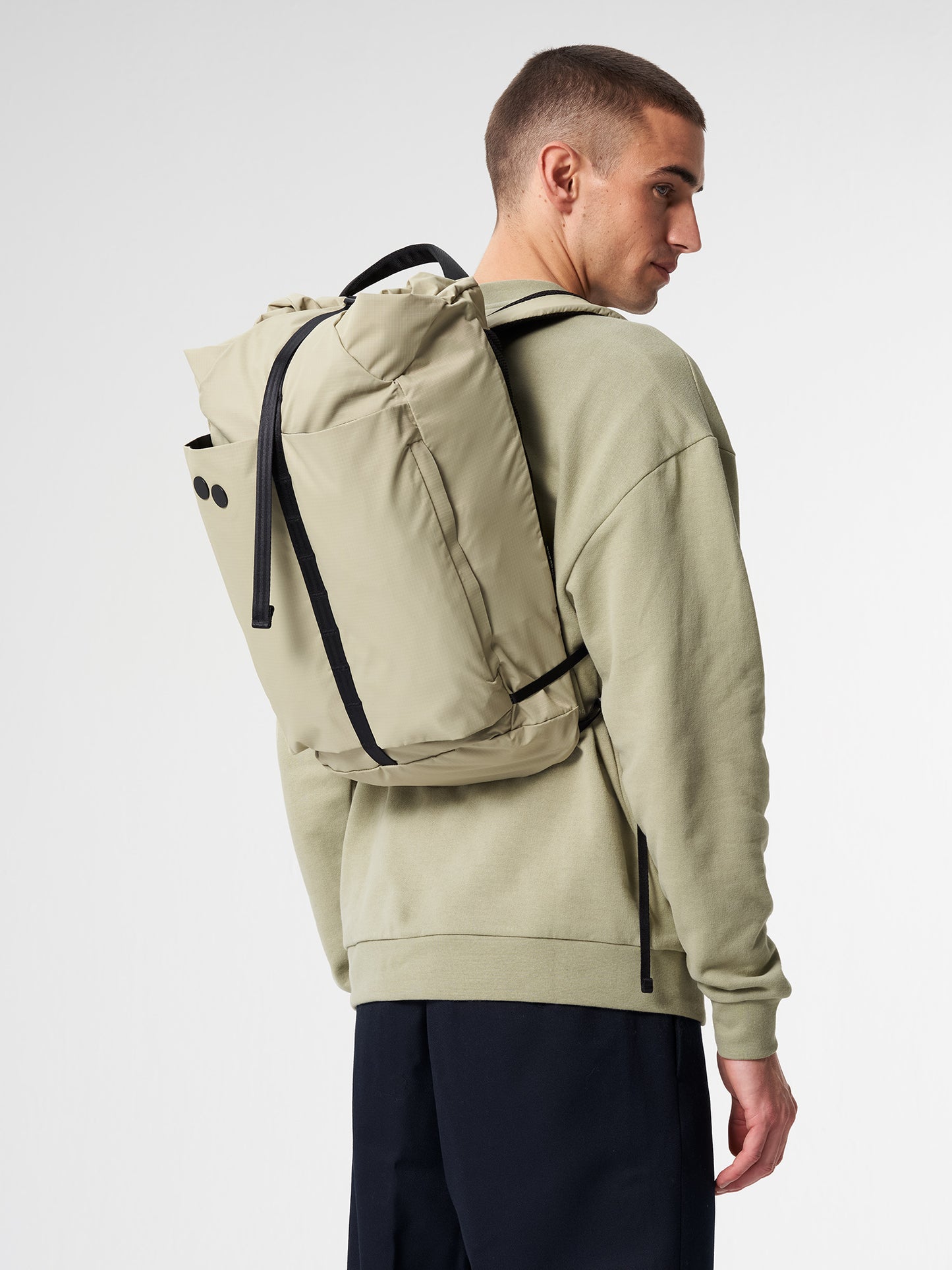 pinqponq-Dukek-Pure-Olive-model-front