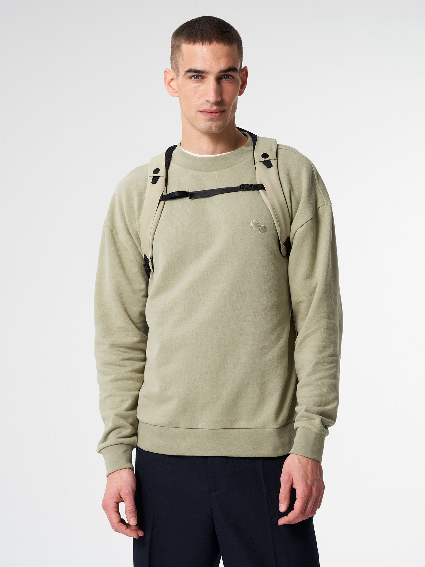 pinqponq-Dukek-Pure-Olive-model-details