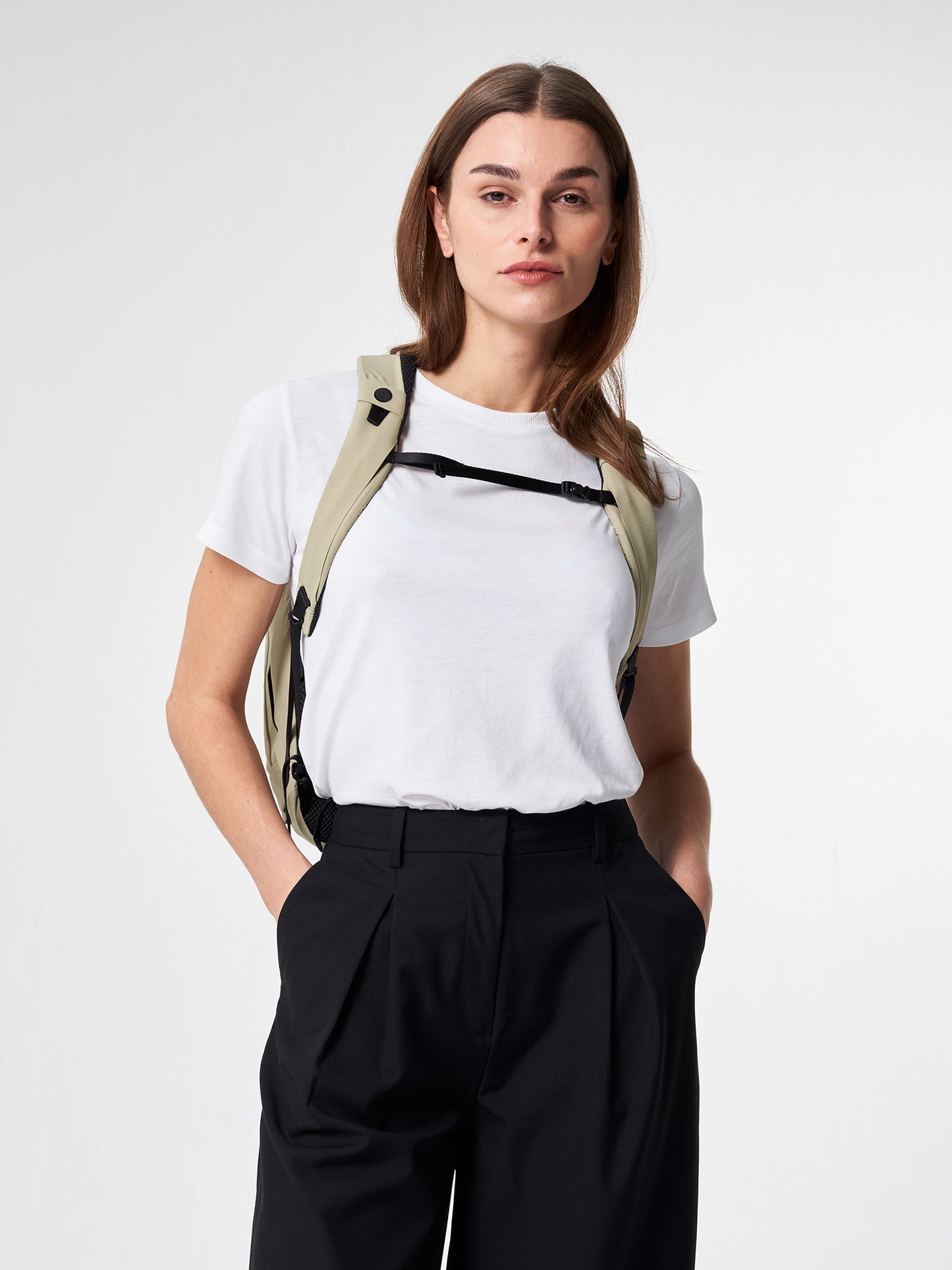 pinqponq-Dukek-Pure-Olive-model-details