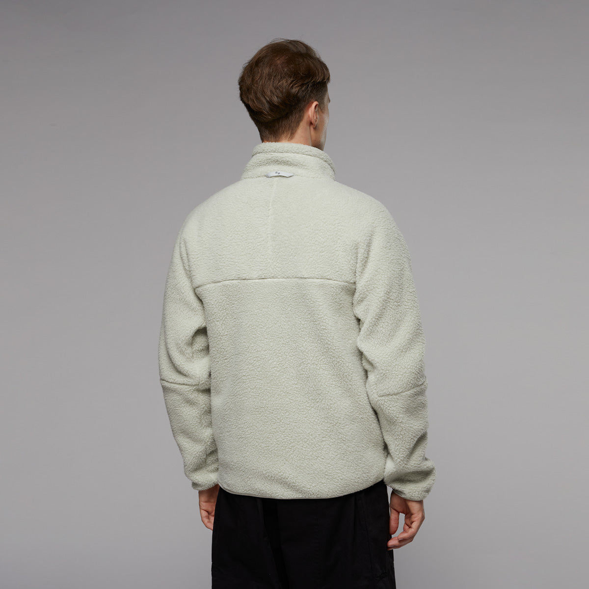pinqponq-Fleece-Jacket-Unisex-Sand-Beige-model-back