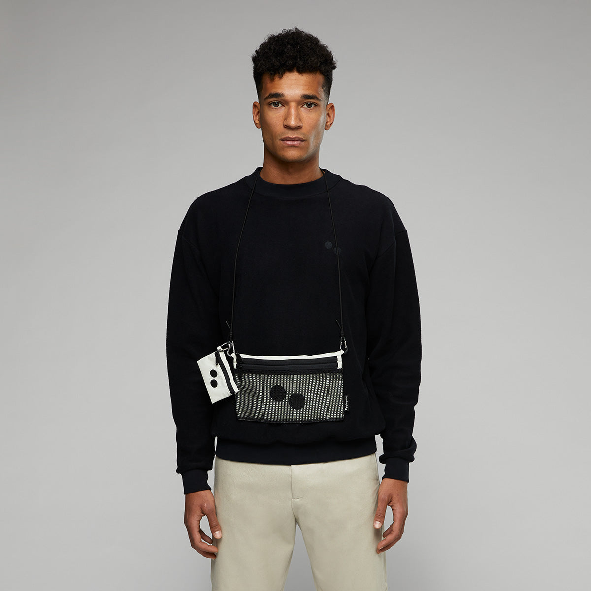 pinqponq-chest-bag-Flak-Large-Pure-Ecru-model-front