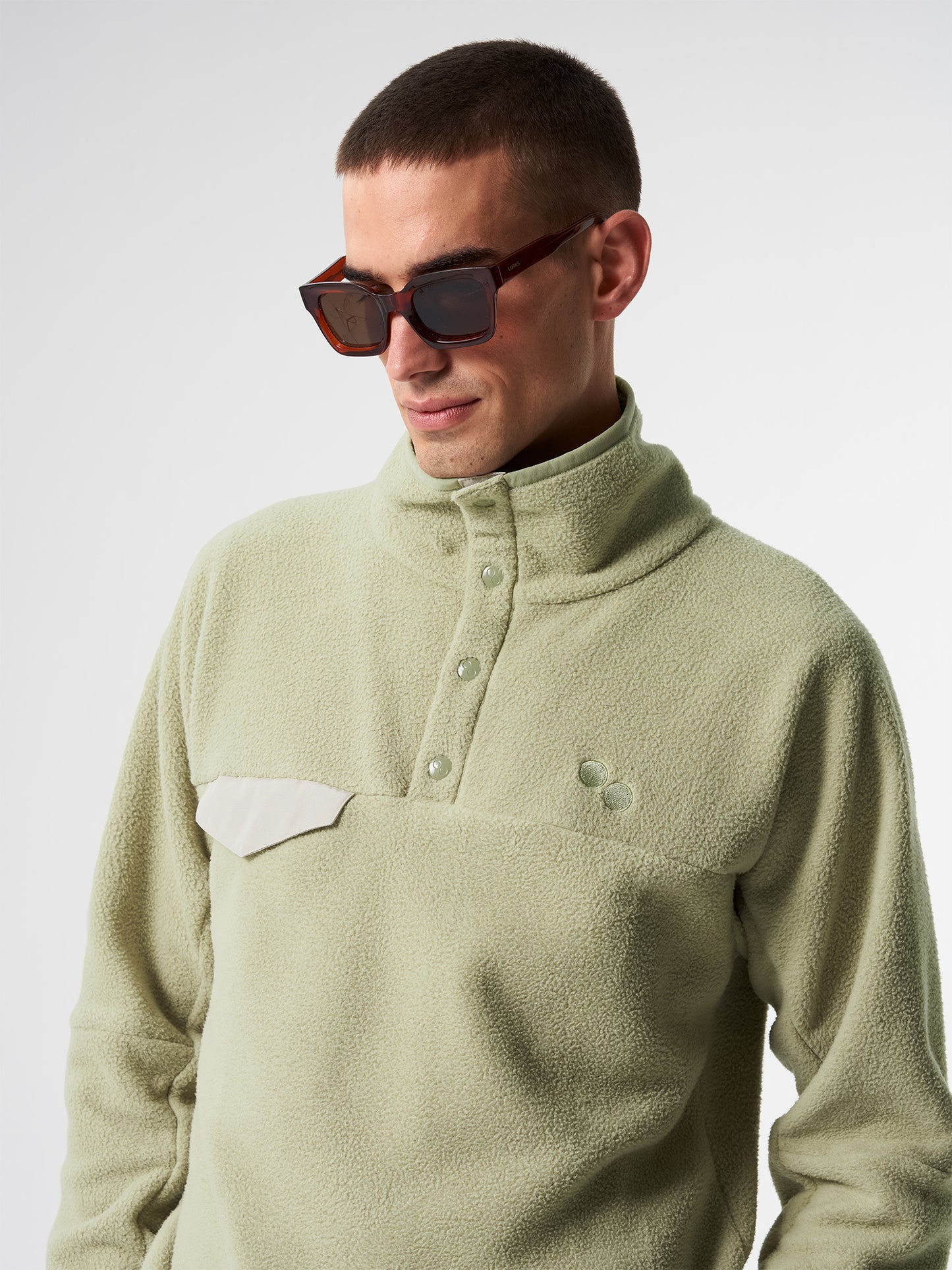 pinqponq-Fleece-Pullover-Unisex-Reed-Olive-model-front-details