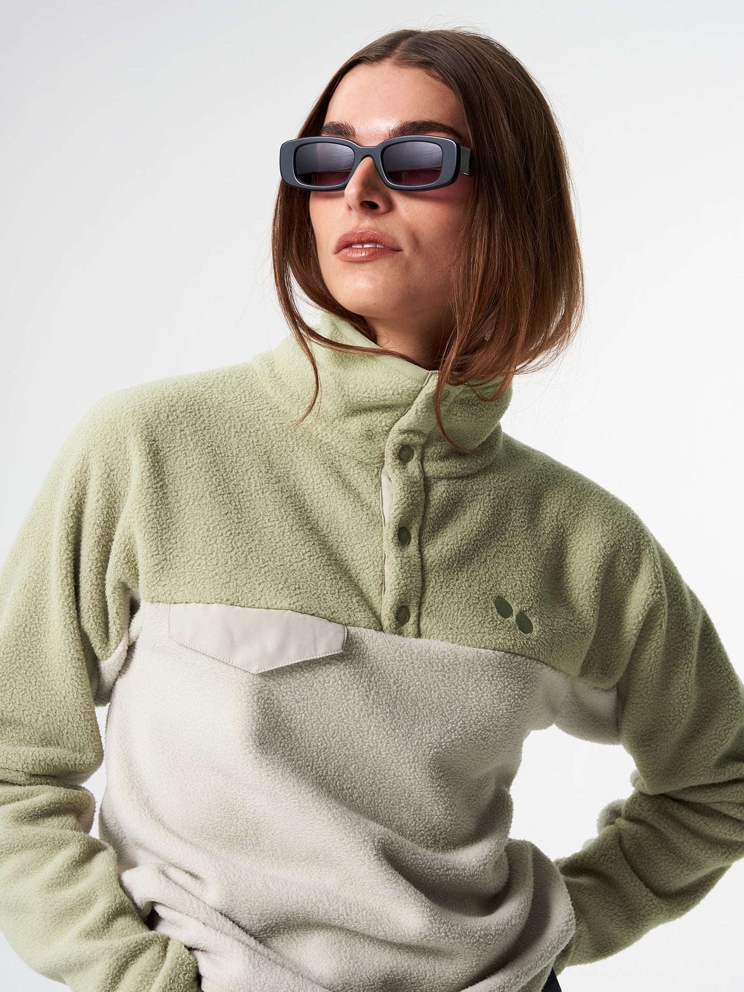 pinqponq-Fleece-Pullover-Unisex-Tune-Olive-model-front-details