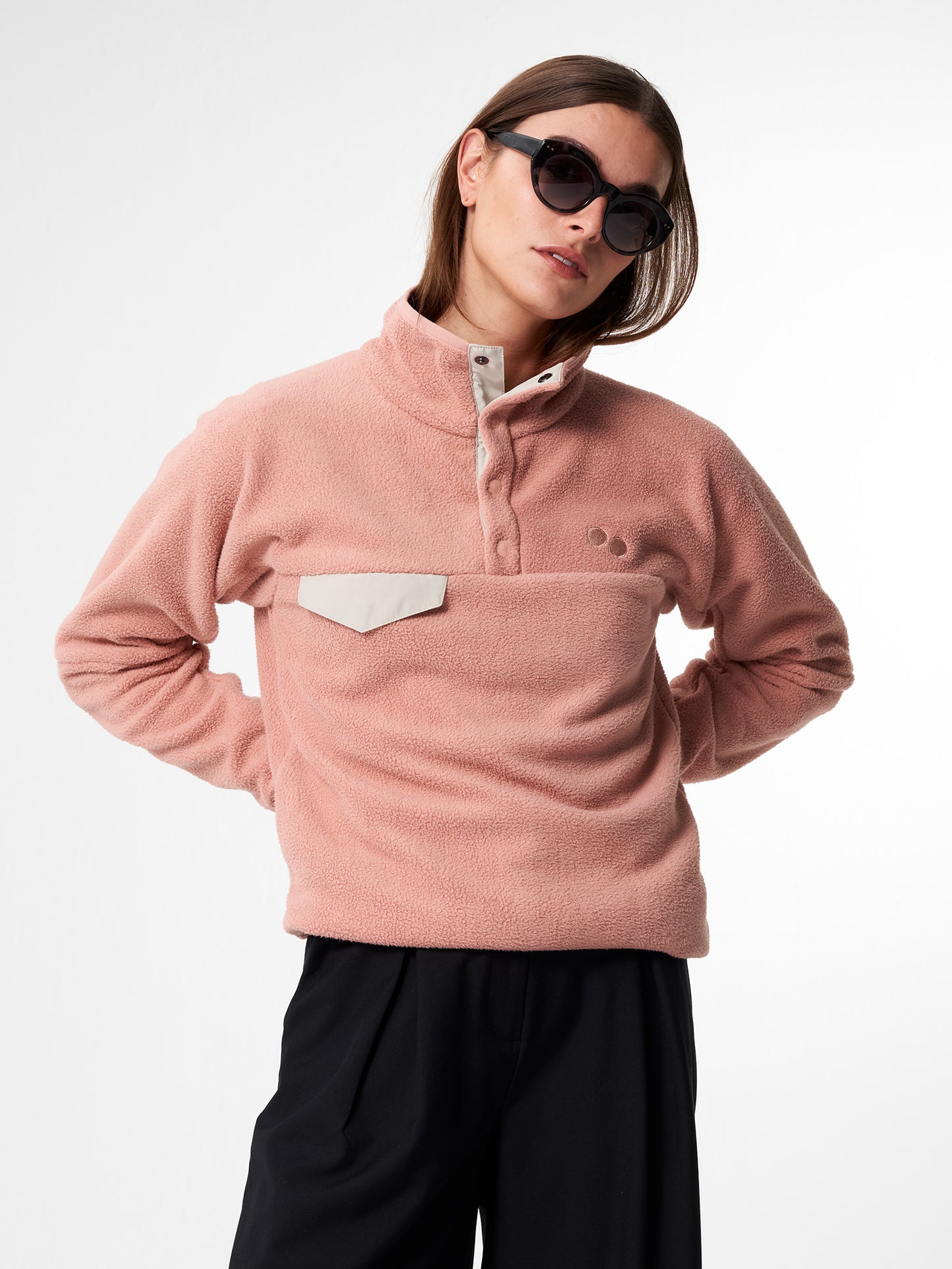 pinqponq-Fleece-Pullover-Unisex-Ash-Pink-model-front
