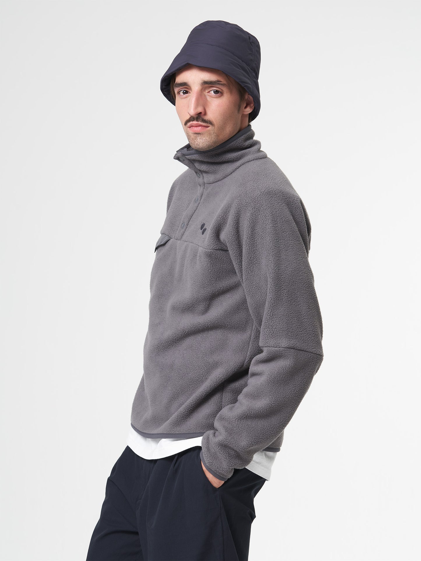 pinqponq-Fleece-Pullover-Graphite-Grey-model-side