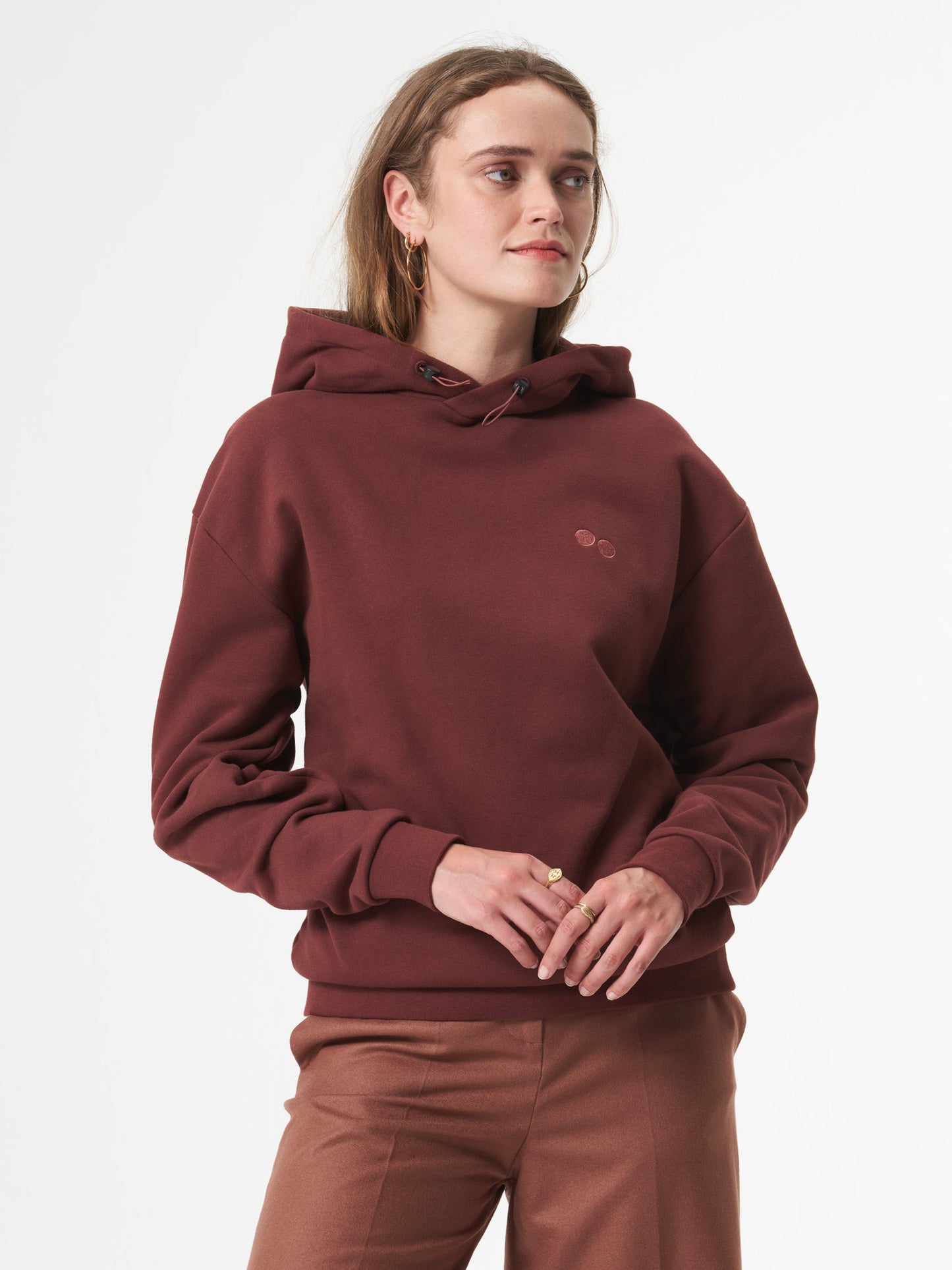 pinqponq-Hoodie-Pinot-Red-model-front
