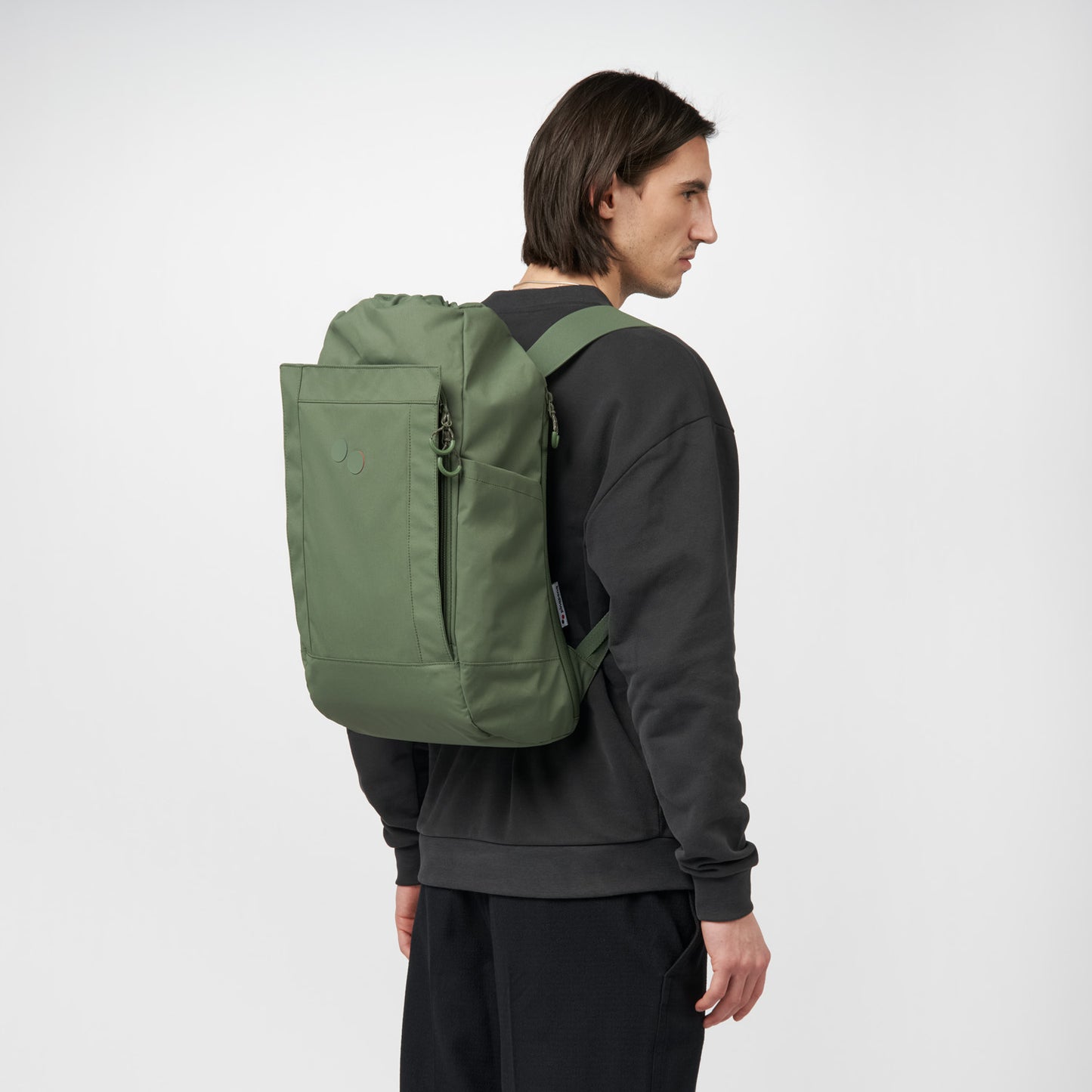 pinqponq-backpack-Kalm-Forester-Olive-model-side
