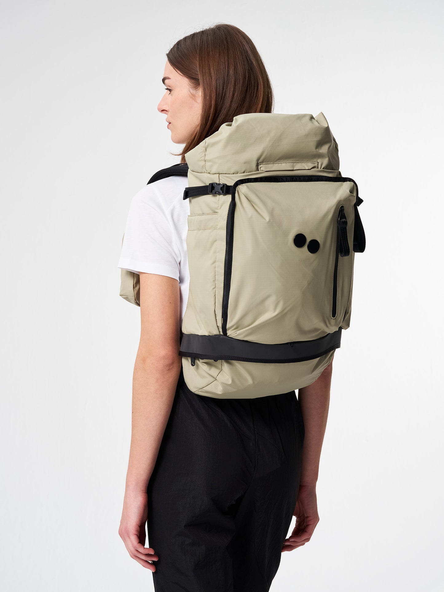 pinqponq-Komut-Medium-Pure-Olive-model-front