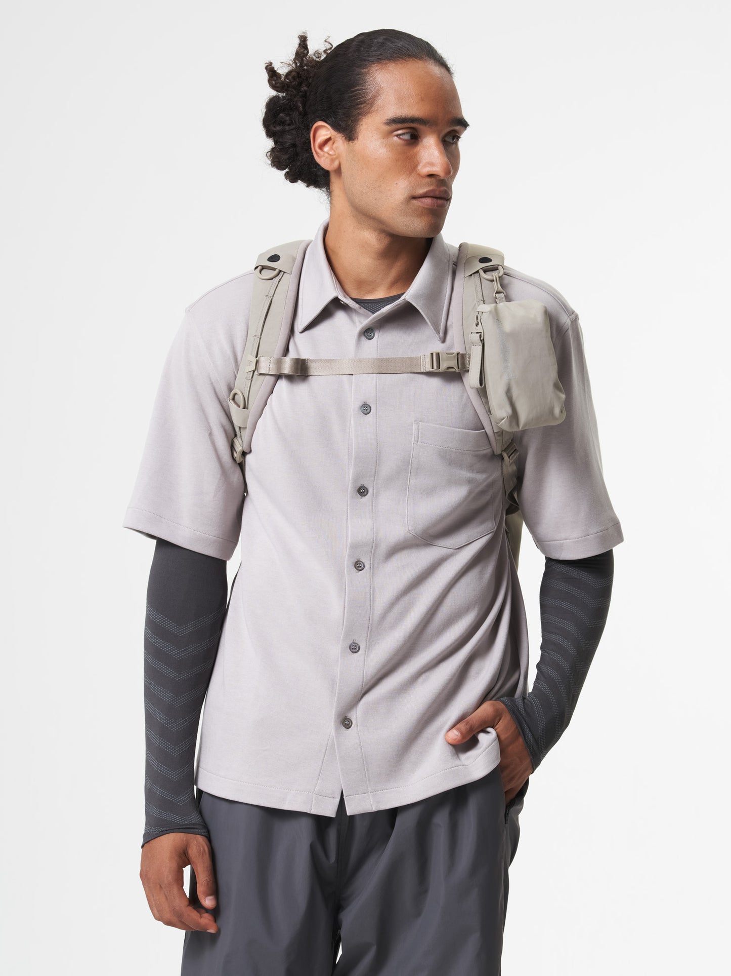 pinqponq-backpack-Kross-Crinkle-Taupe-model-back
