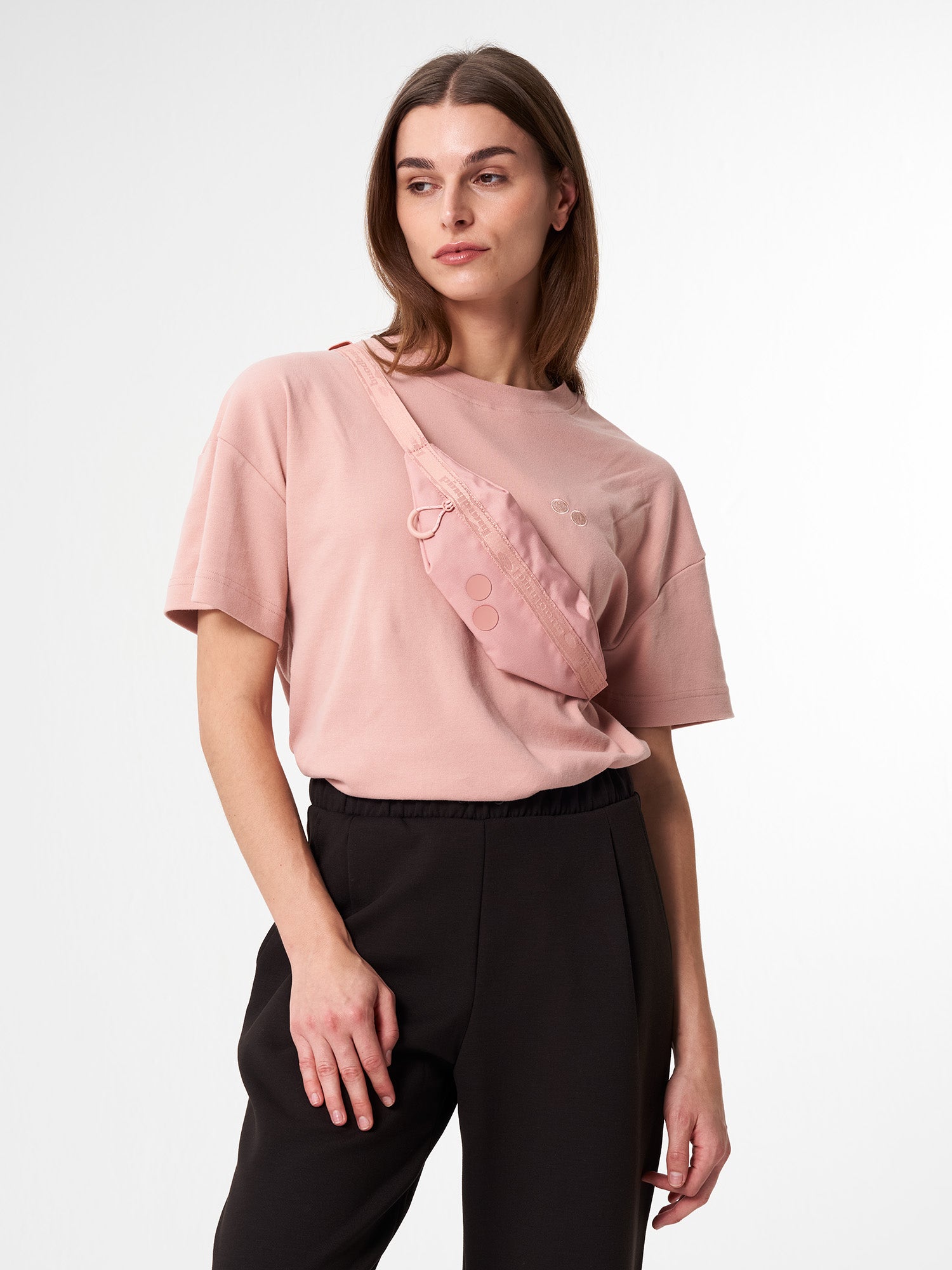pinqponq-Nik-Ash-Pink-model-front