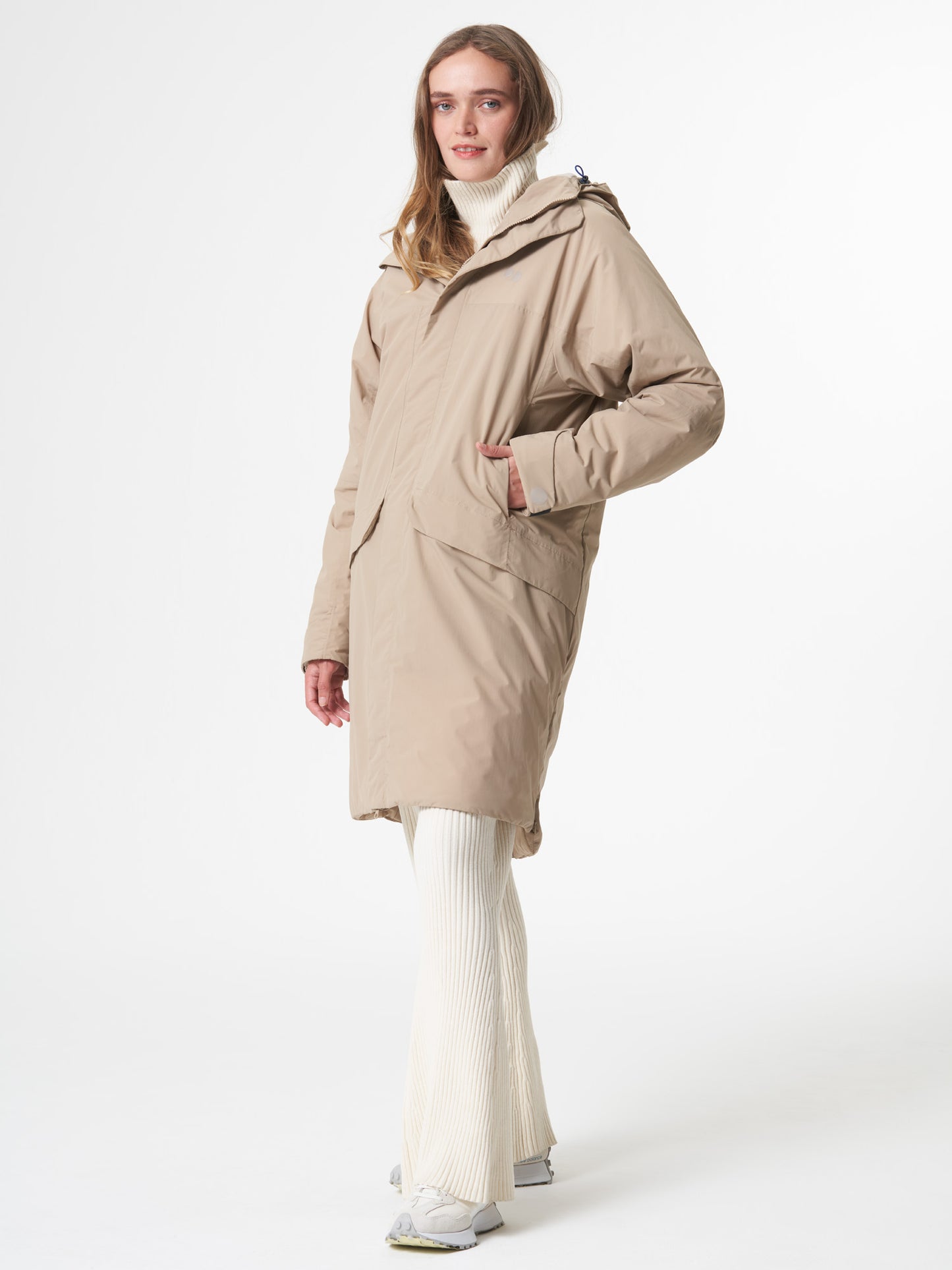 pinqponq-Kapok-Parka-Unisex-Caramel-Khaki-model-front