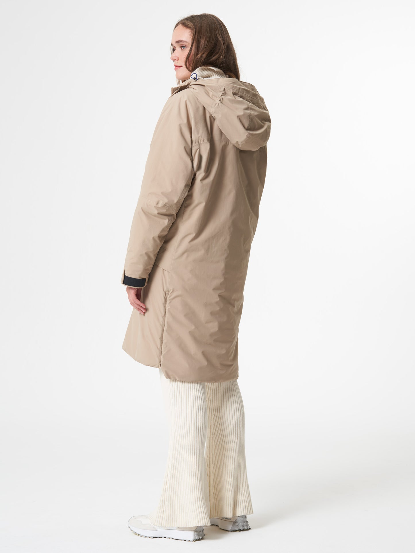 pinqponq-Kapok-Parka-Unisex-Caramel-Khaki-model-side