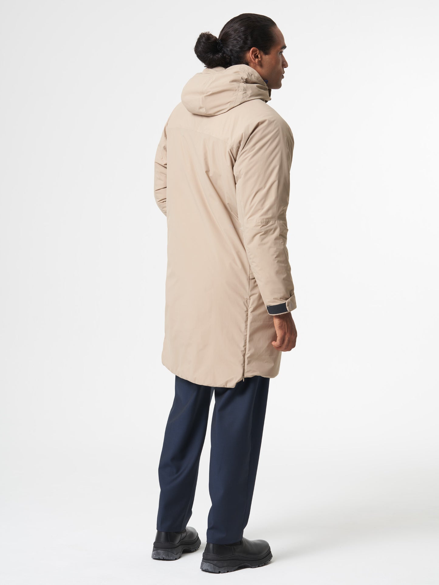 pinqponq-Kapok-Parka-Unisex-Caramel-Khaki-model-side