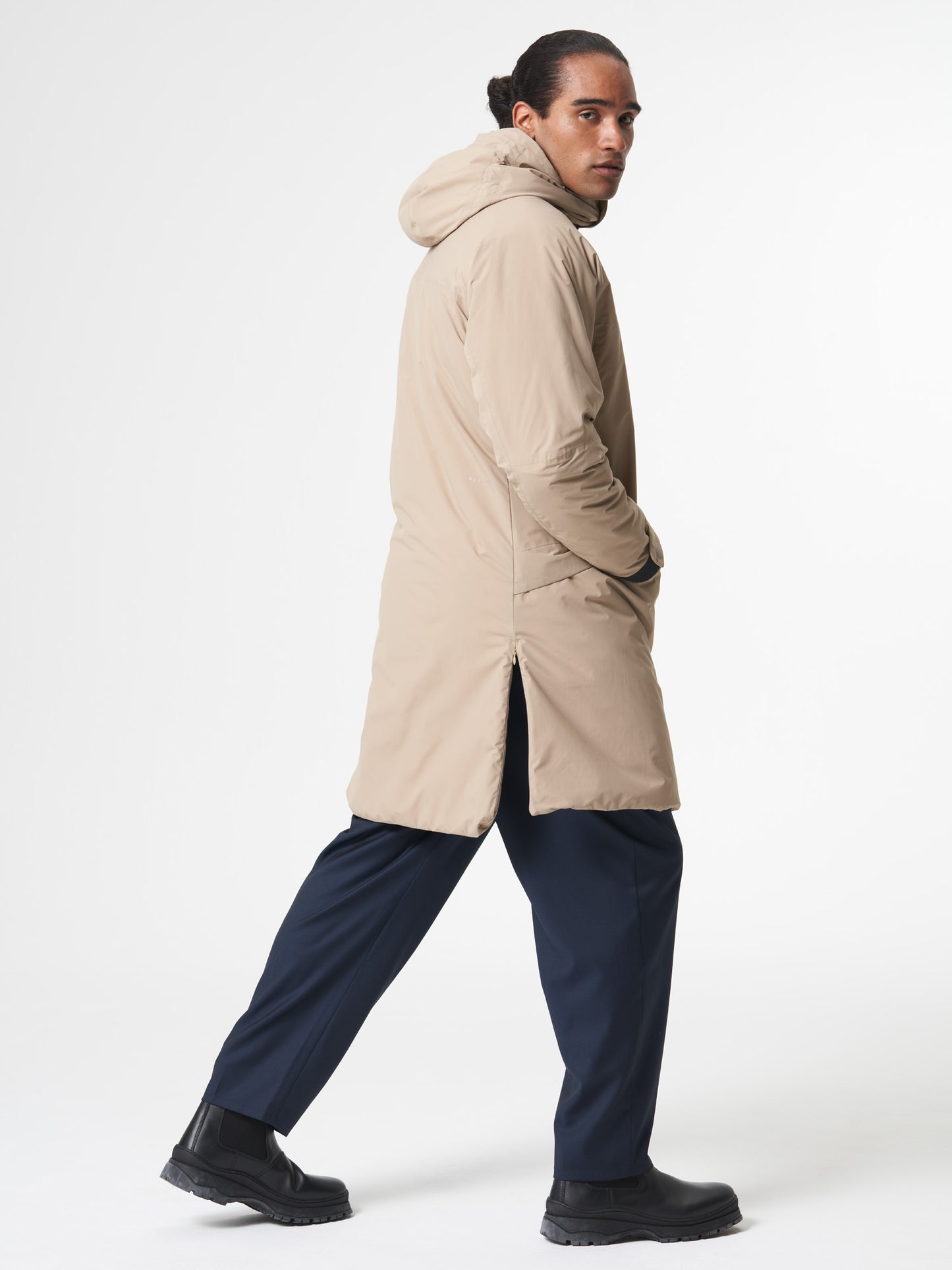 pinqponq-Kapok-Parka-Unisex-Caramel-Khaki-model-side