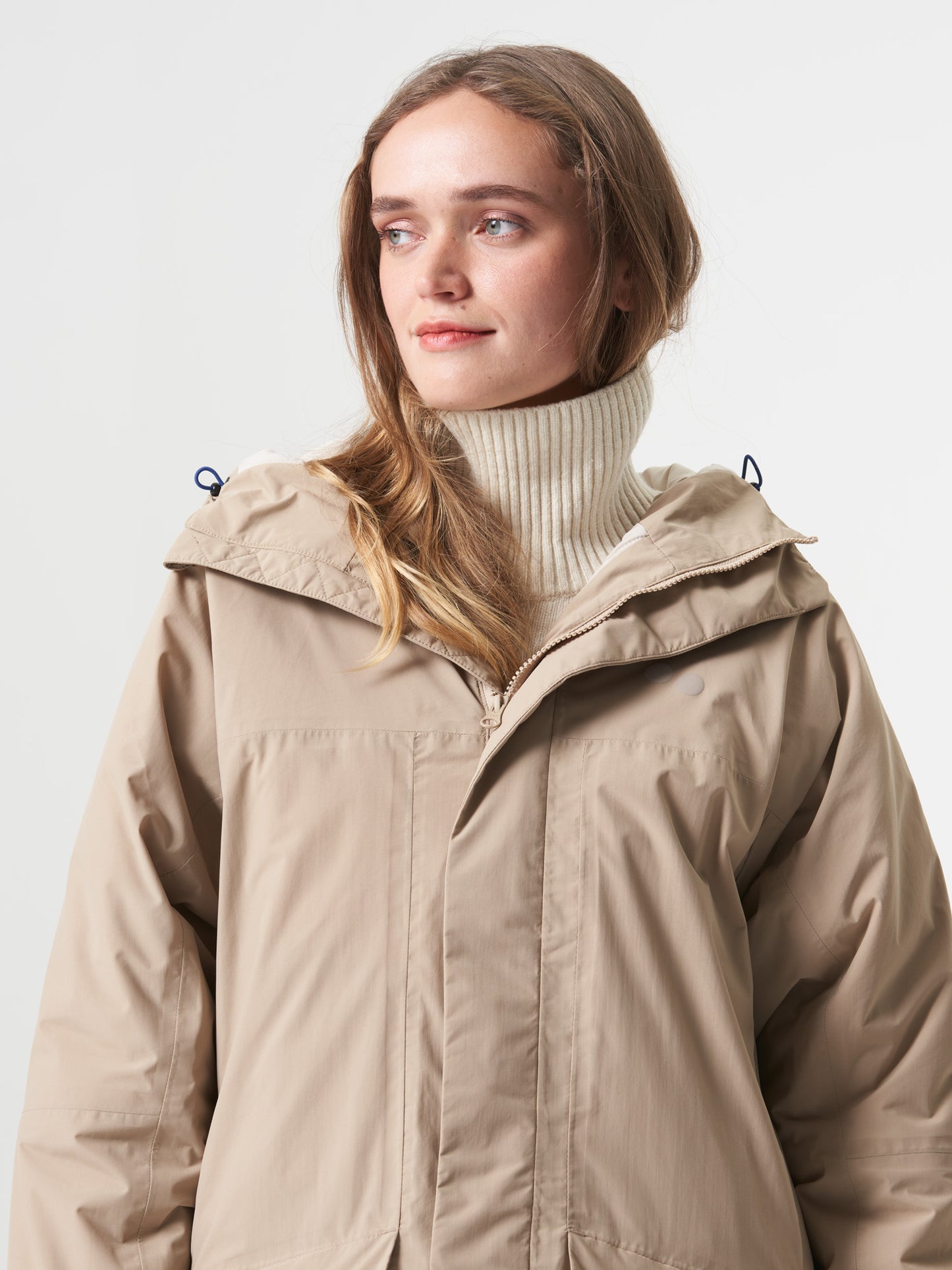 pinqponq-Kapok-Parka-Unisex-Caramel-Khaki-model-front