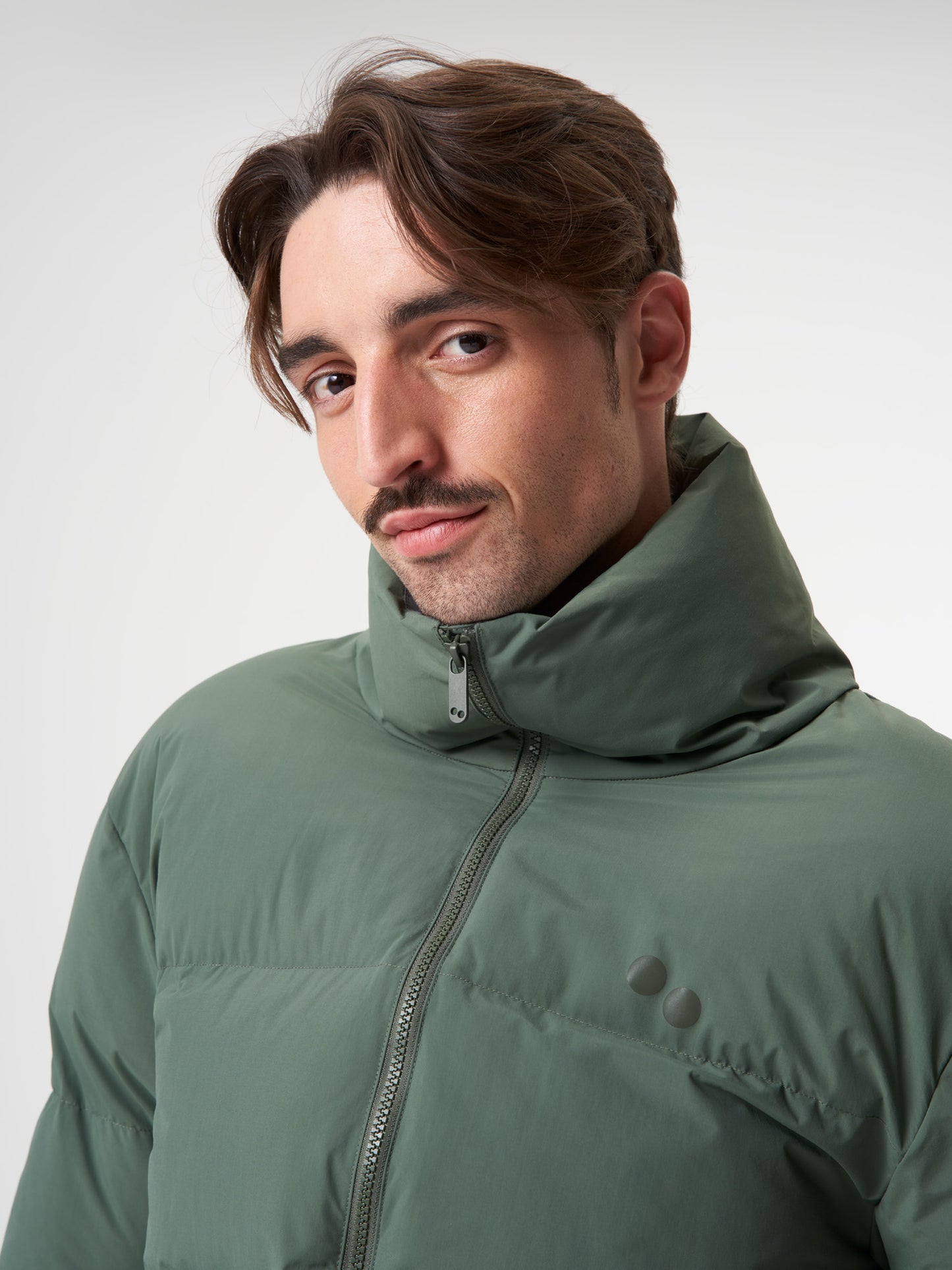 pinqponq-Puffer-Jacket-Unisex-Forester-Olive-model-front