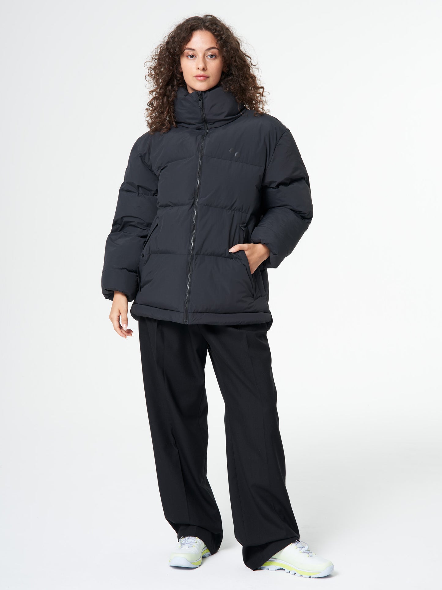 pinqponq-Puffer-Jacket-Unisex-Peat-Black-model-front