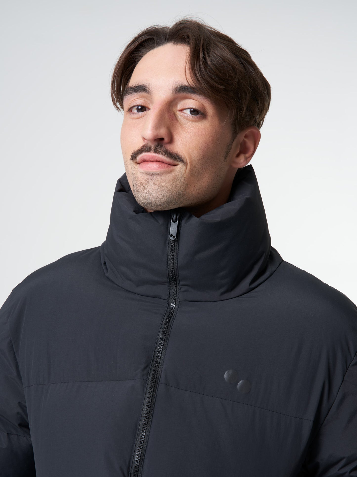 pinqponq-Puffer-Jacket-Unisex-Peat-Black-model-front