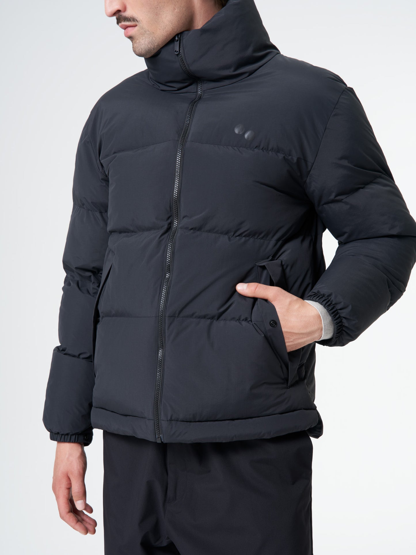 pinqponq-Puffer-Jacket-Unisex-Peat-Black-detail