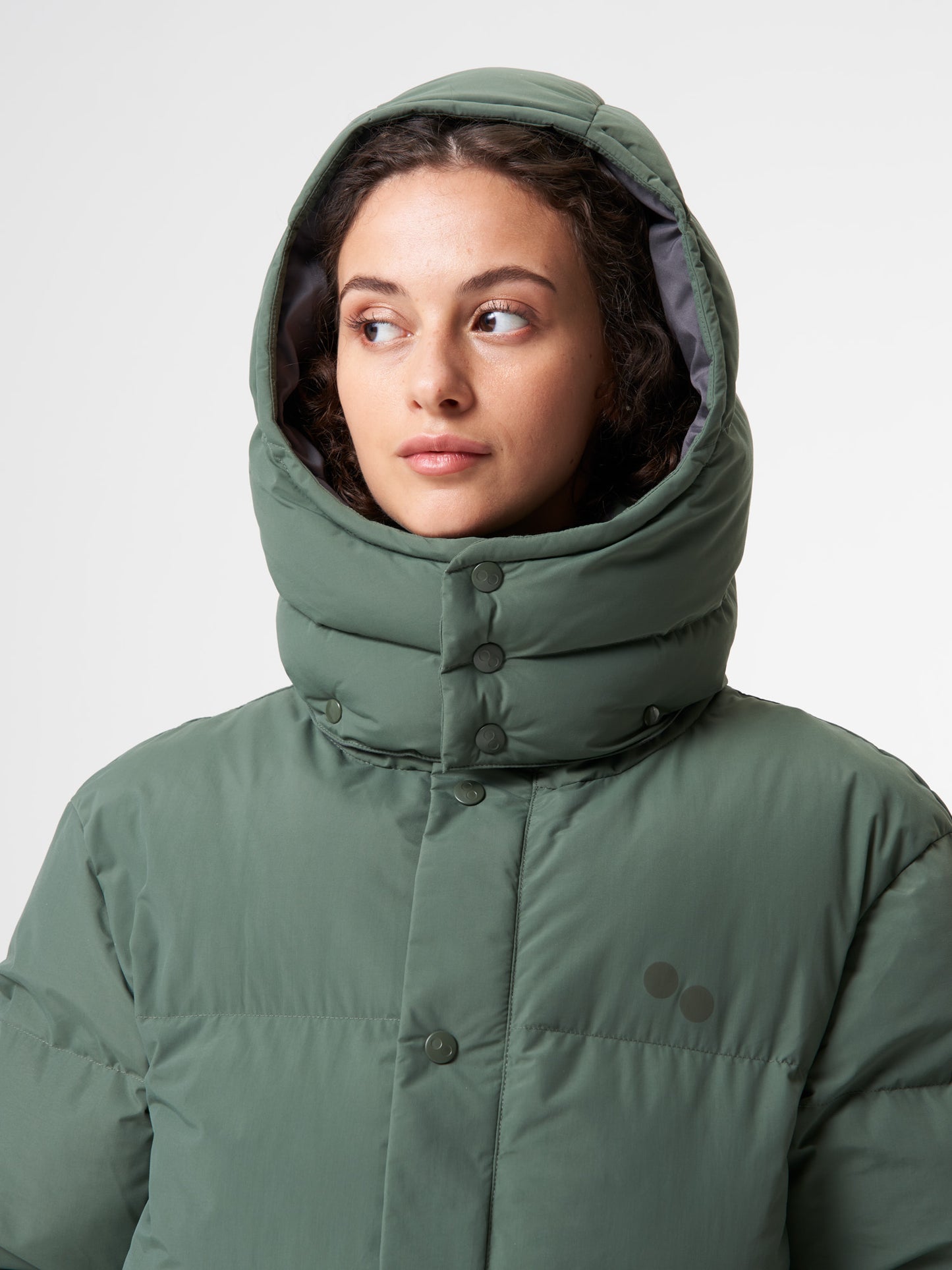 pinqponq-Puffy-Parka-Women-Forester-Olive-model-detail