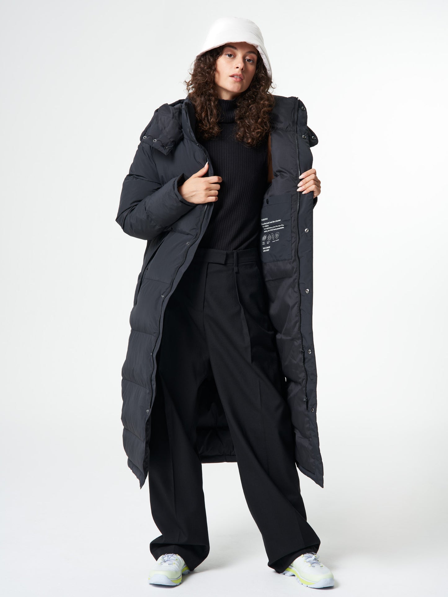 pinqponq-Puffy-Parka-Women-Peat-Black-model-open