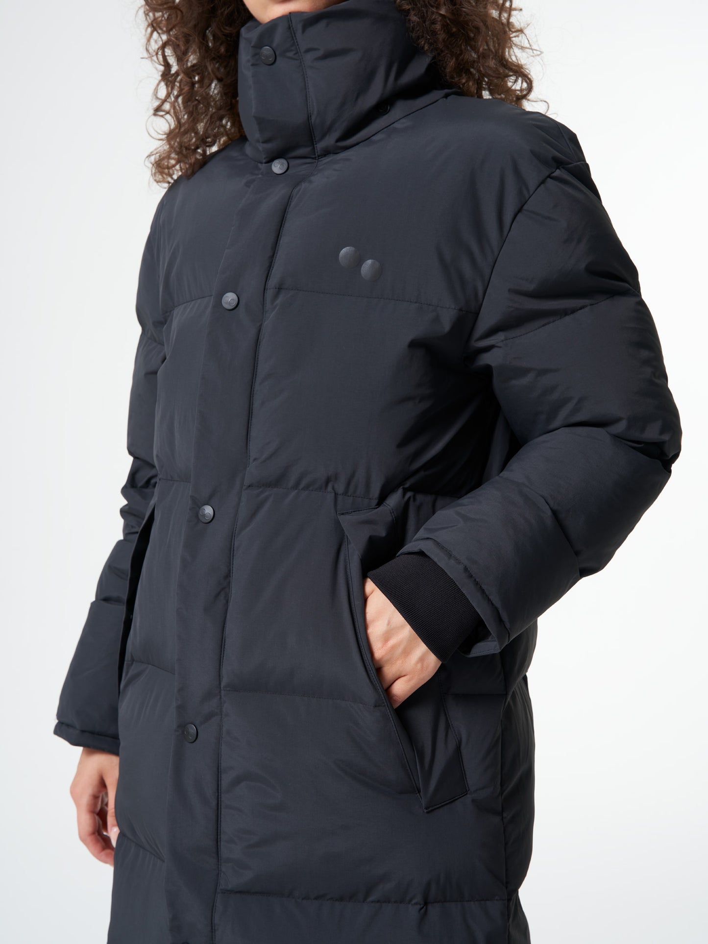 pinqponq-Puffy-Parka-Women-Peat-Black-model-front