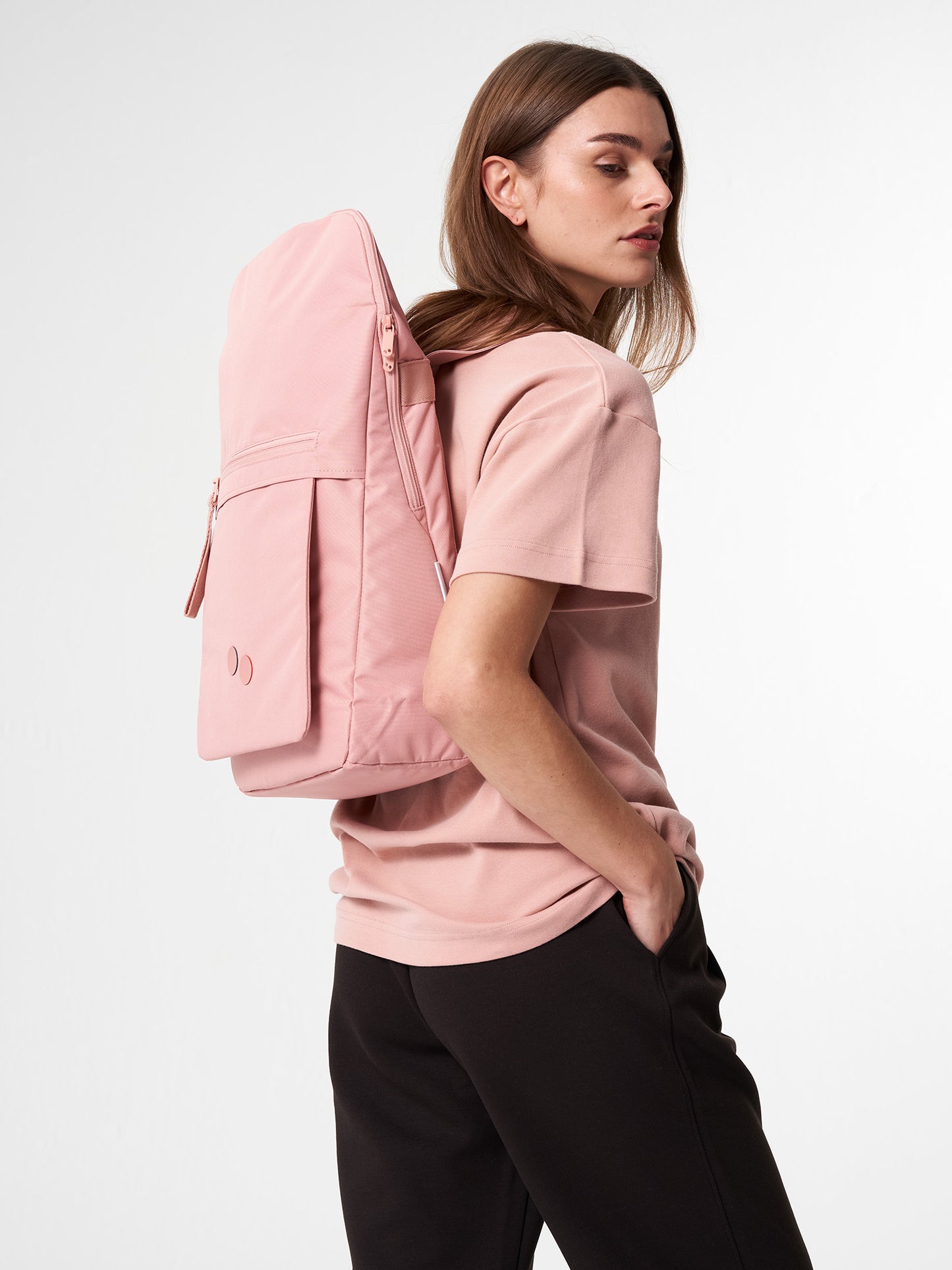 pinqponq-Klak-Ash-Pink-model-side