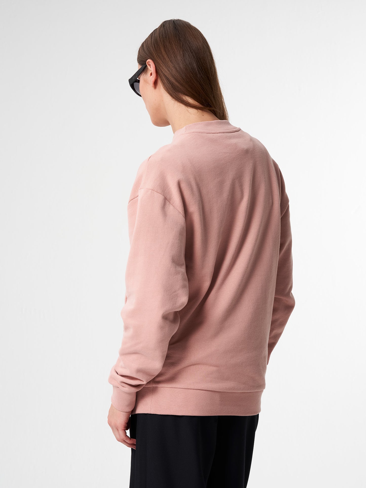 pinqponq-Sweatshirt-Unisex-Ash-Pink-model-back