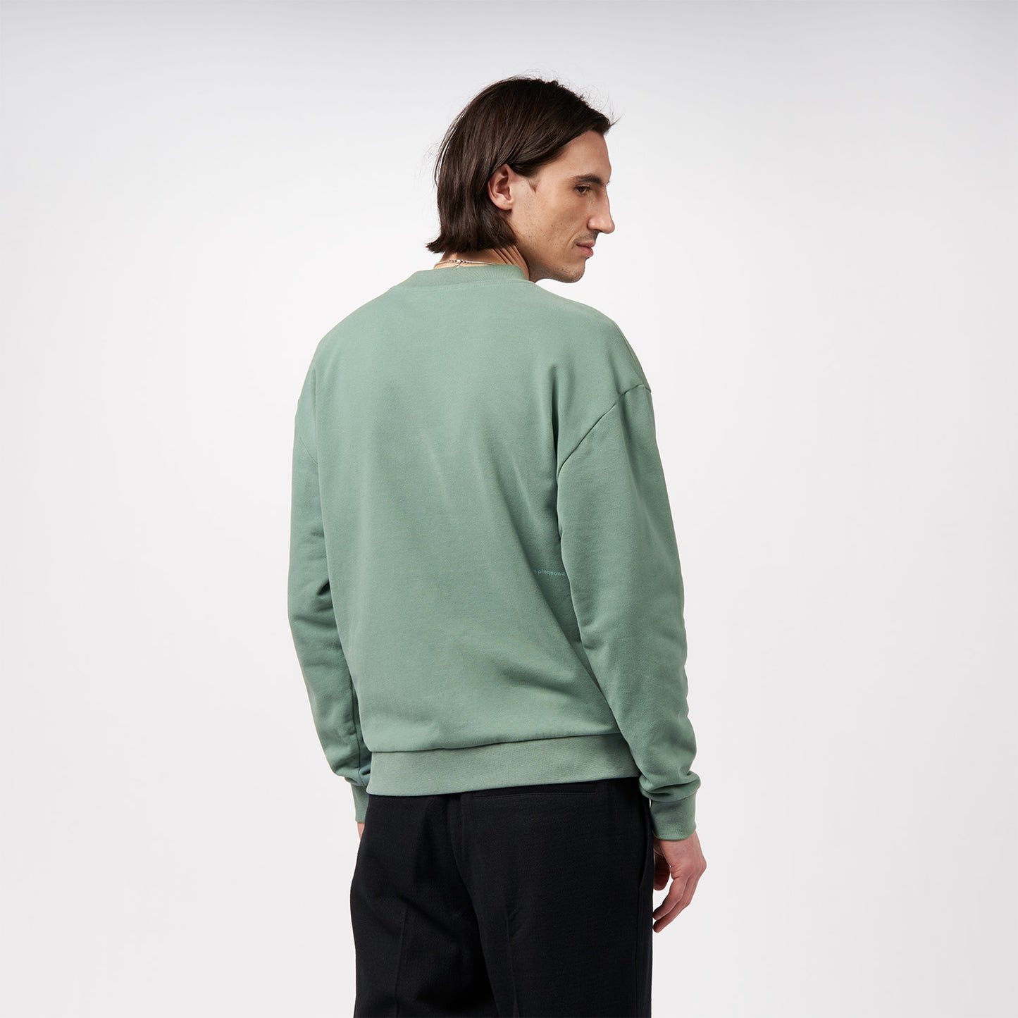 pinqponq-Sweatshirt-Monstera-Green-model-back