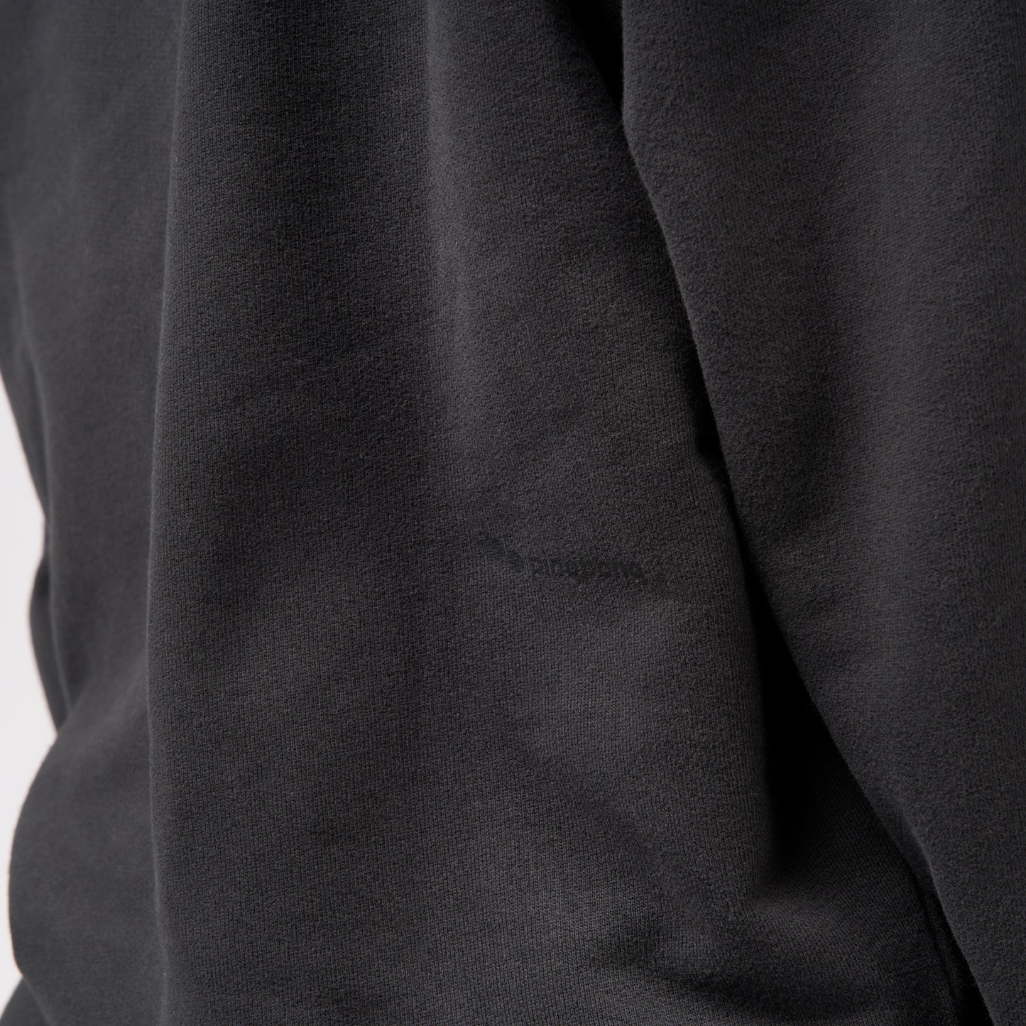 pinqponq-Sweatshirt-Peat-Black-detail