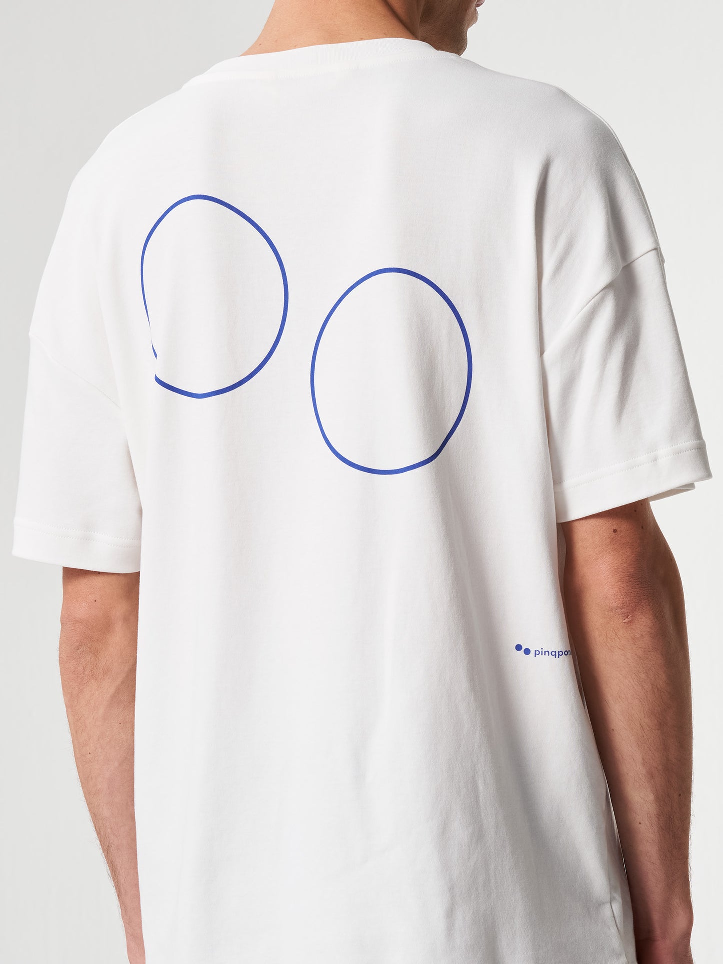 pinqponq-Tshirt-Unisex-Circles-Dandelion-White-model-closeup-back