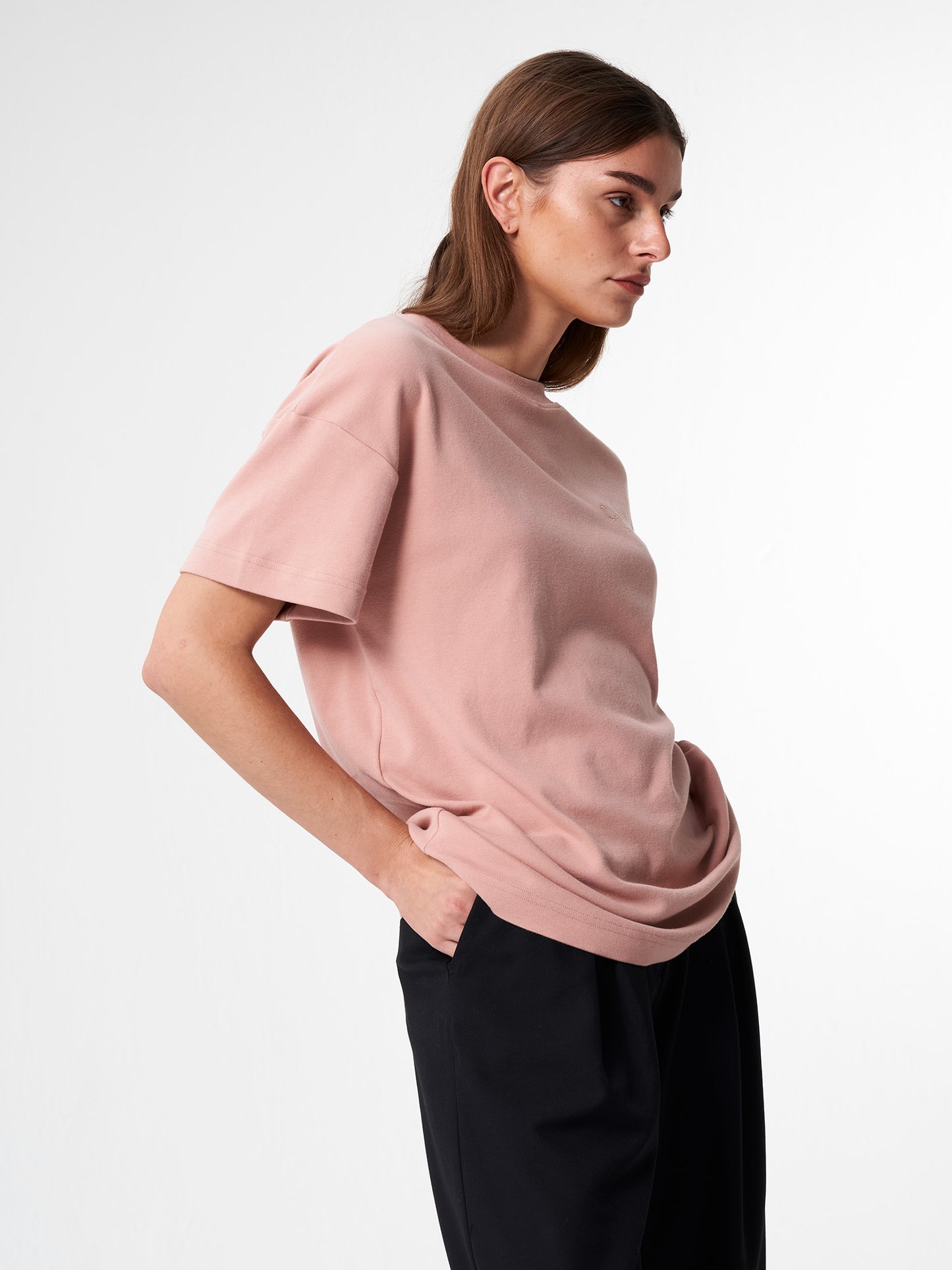 pinqponq-Tshirt-Unisex-Ash-Pink-model-front