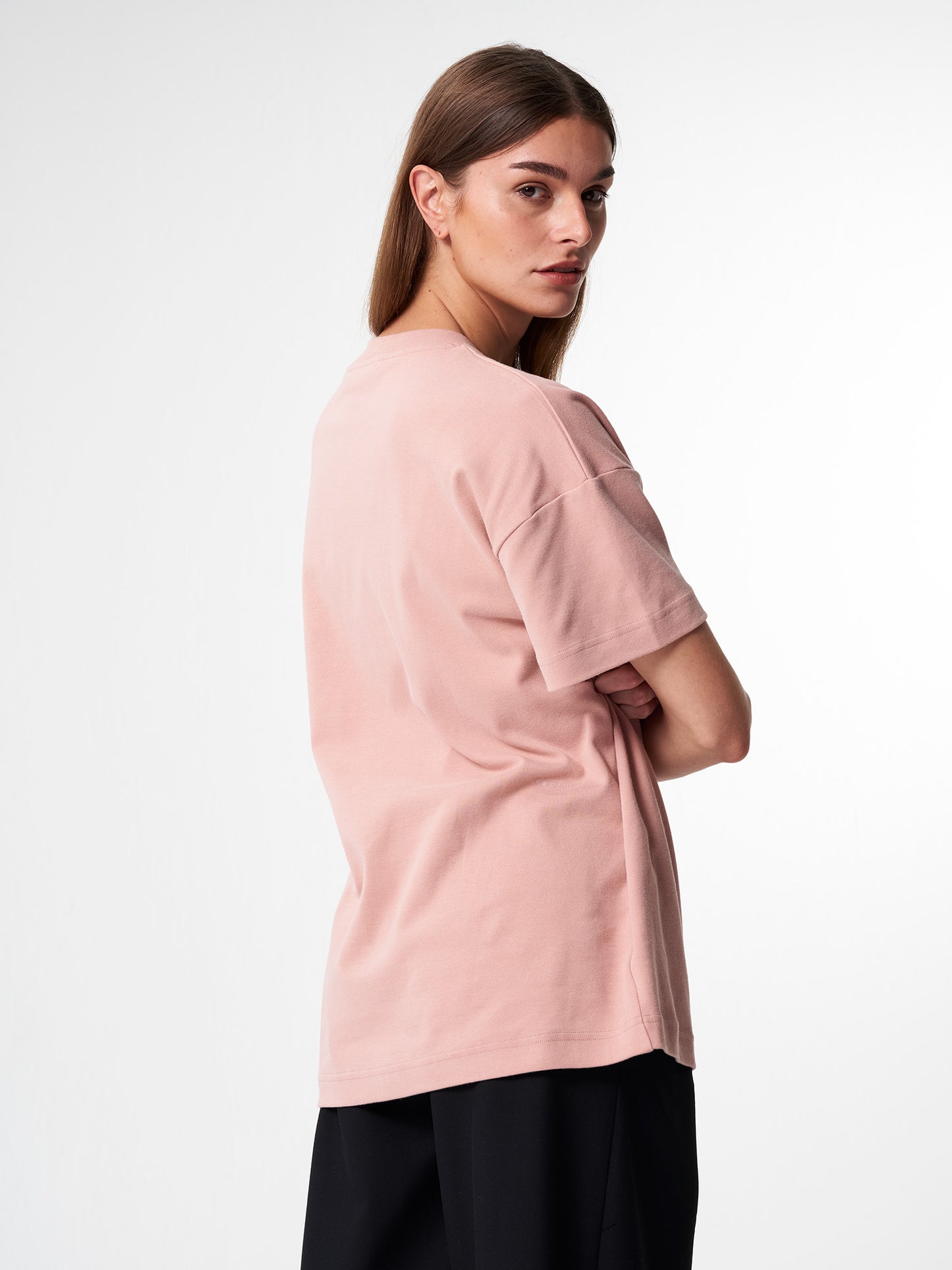 pinqponq-Tshirt-Unisex-Ash-Pink-model-back