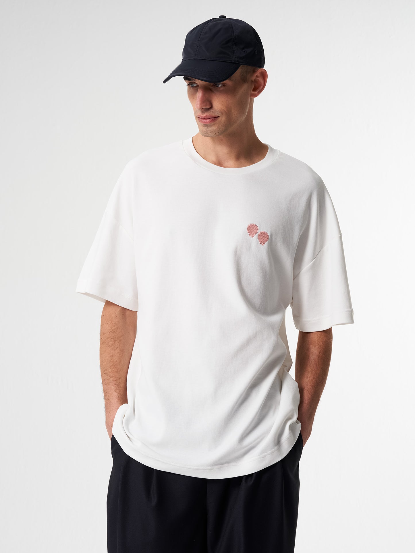 pinqponq-Tshirt-Unisex-Pointilism-Dandelion-White-model-front